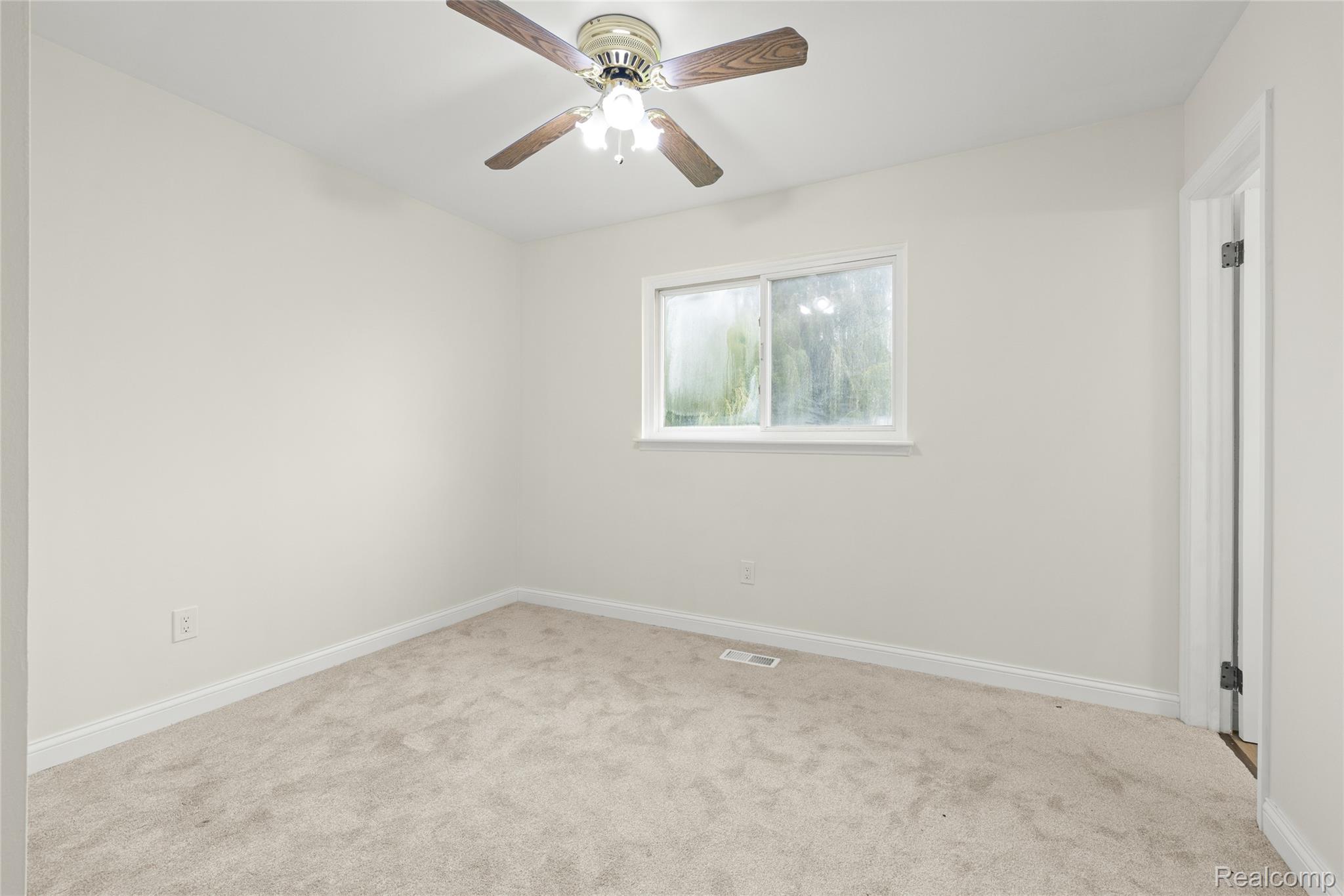 34600 Michelle Drive Property Photo 16