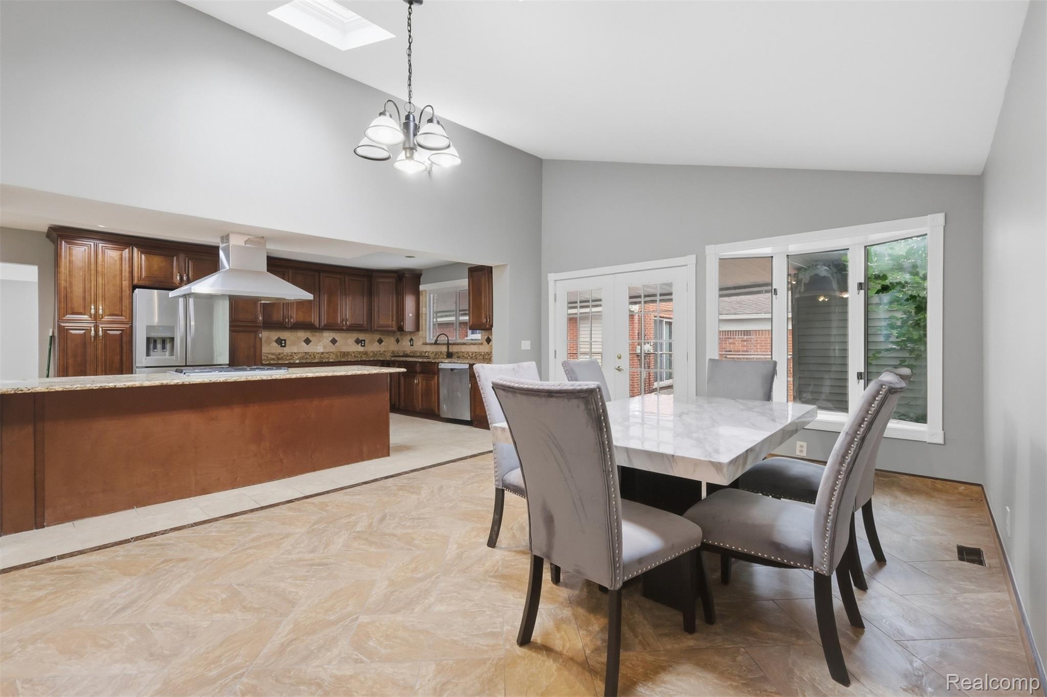 18116 Outer Drive Property Photo 12