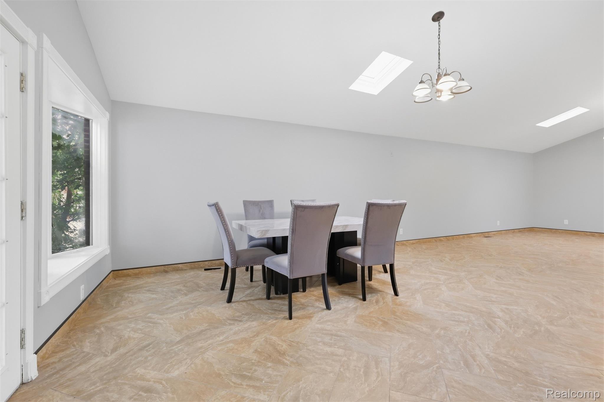 18116 Outer Drive Property Photo 13