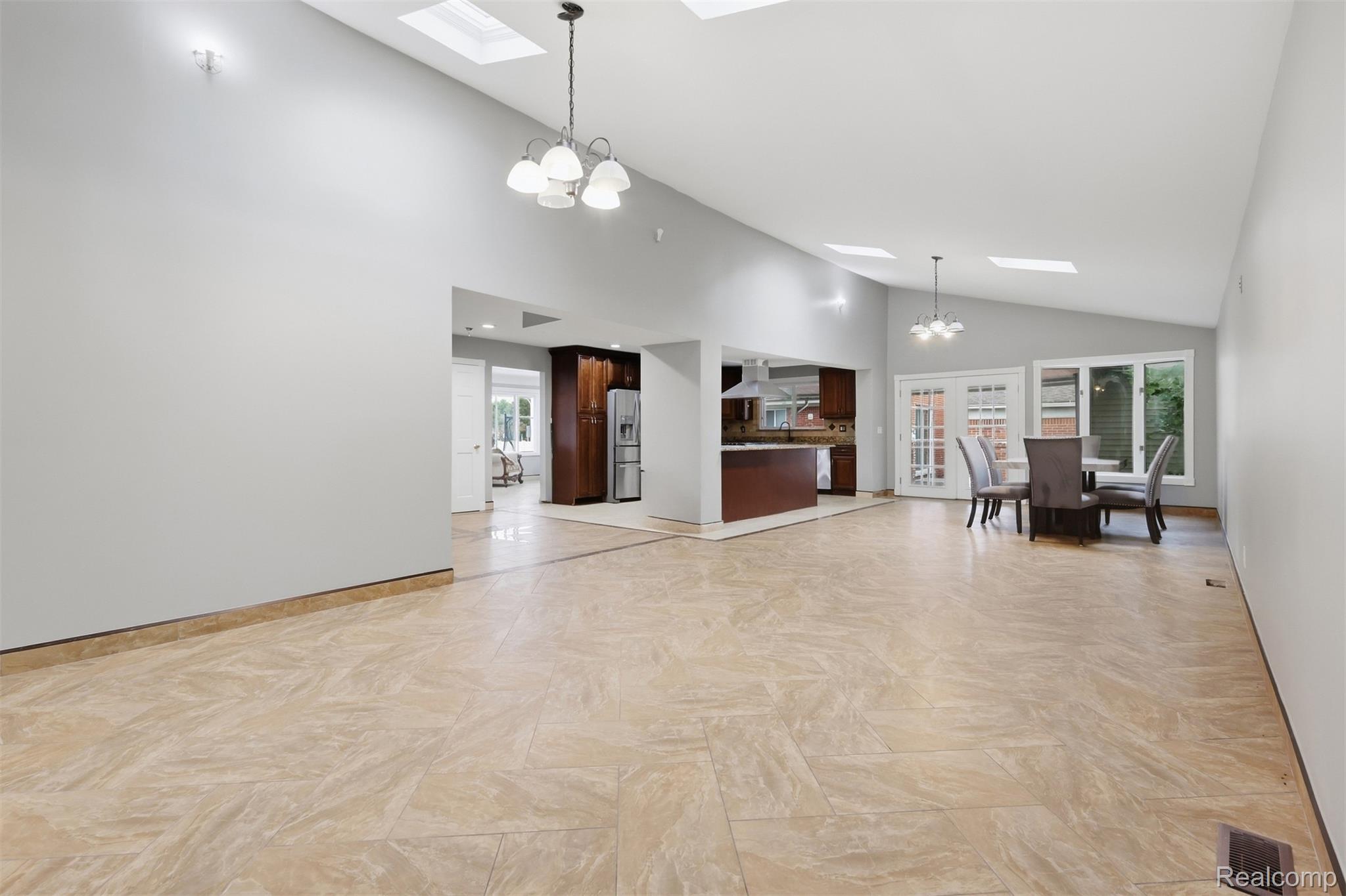 18116 Outer Drive Property Photo 14