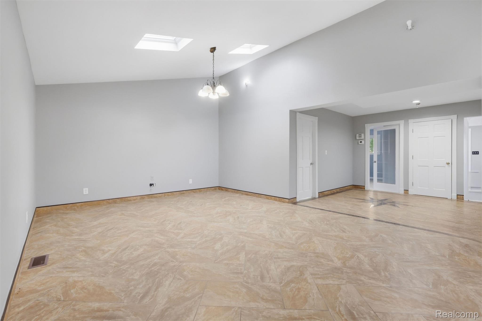 18116 Outer Drive Property Photo 15