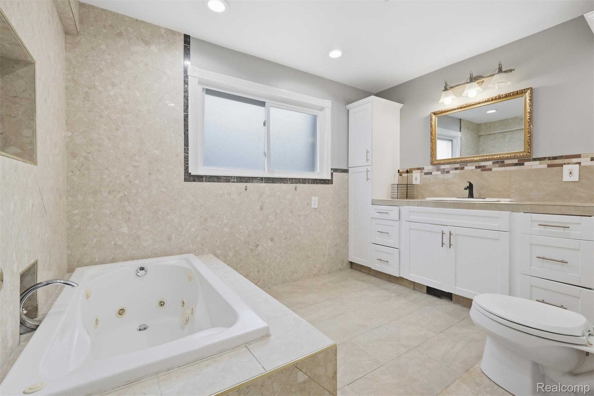 18116 Outer Drive Property Photo 17