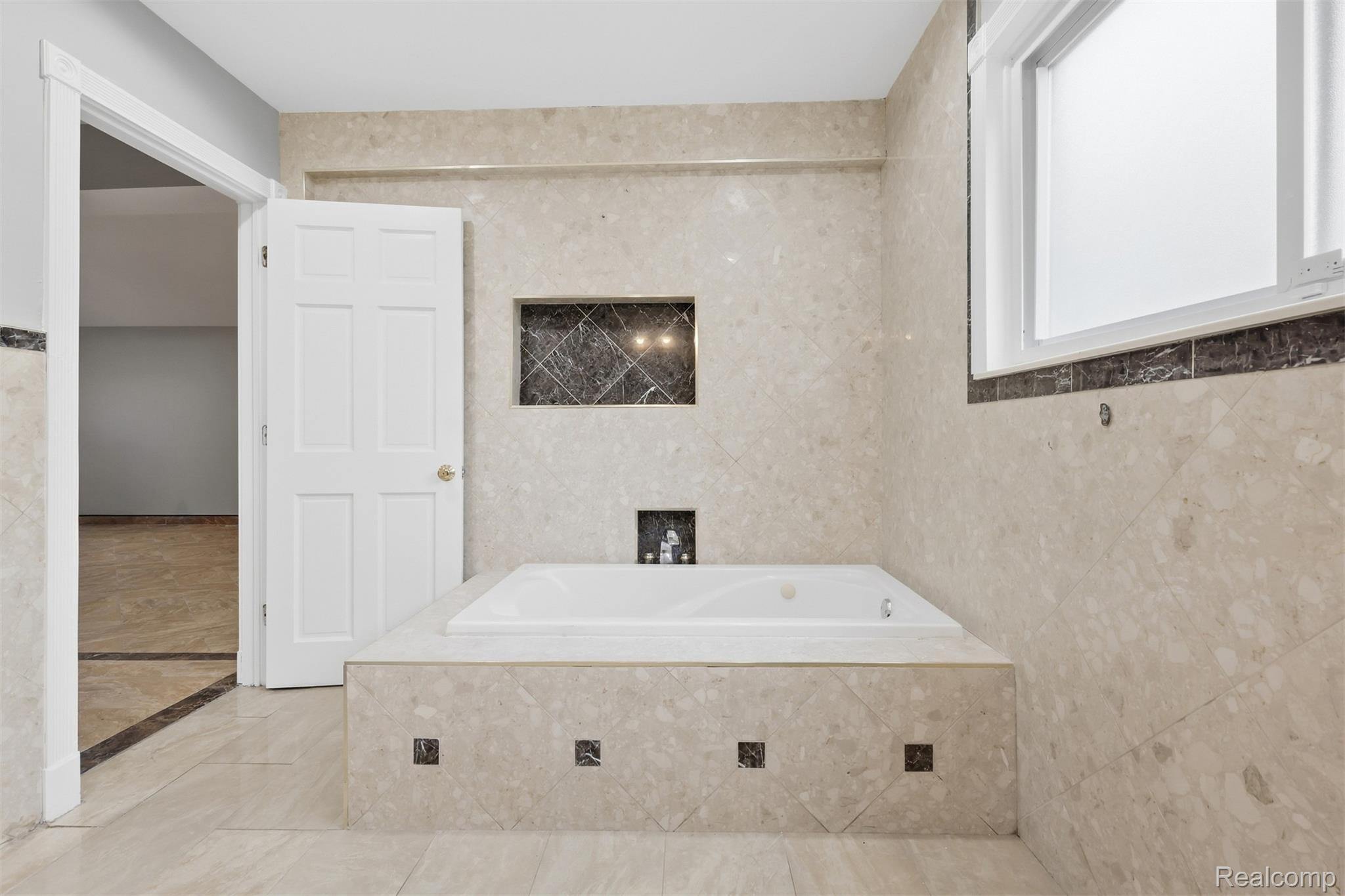 18116 Outer Drive Property Photo 18