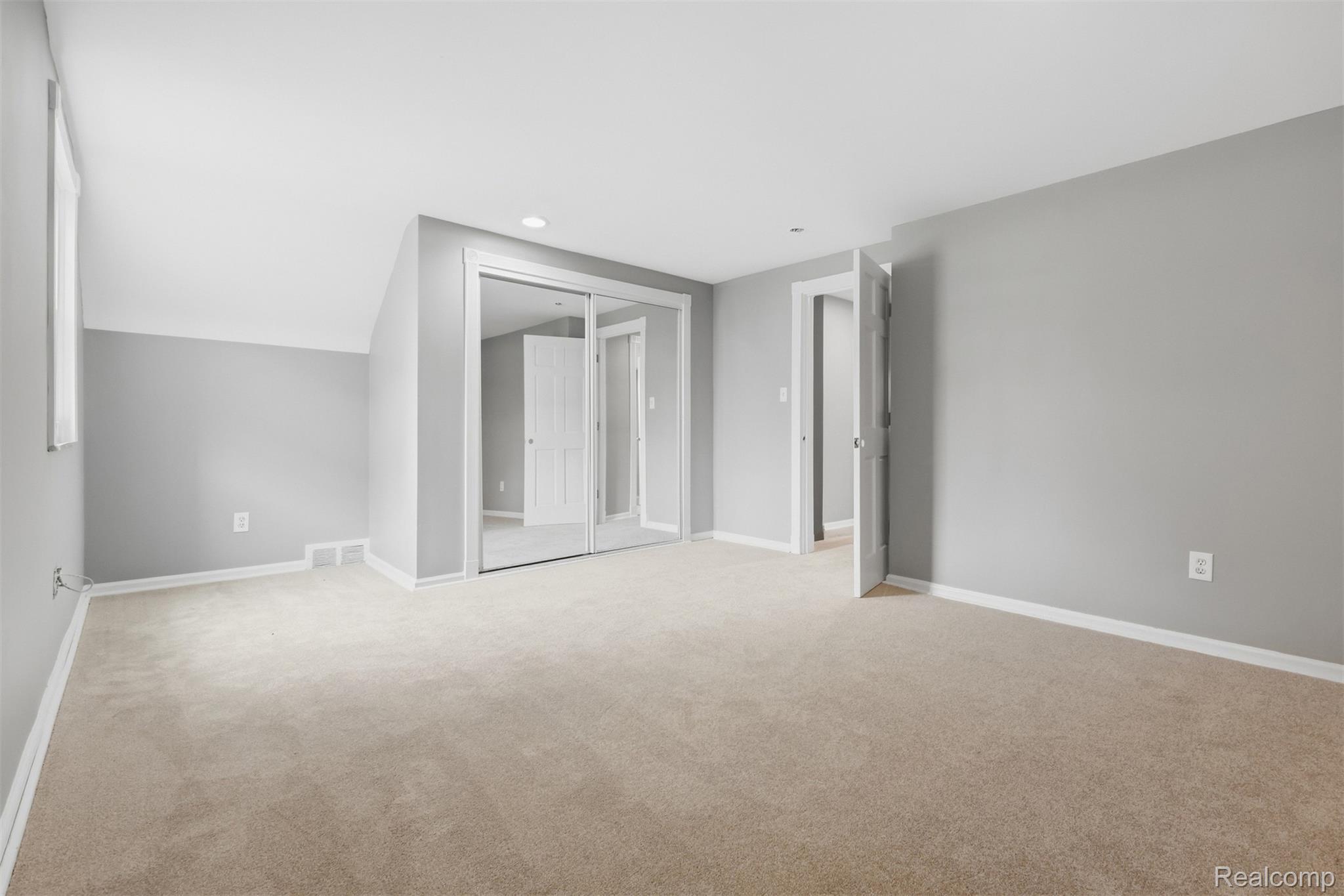 18116 Outer Drive Property Photo 21