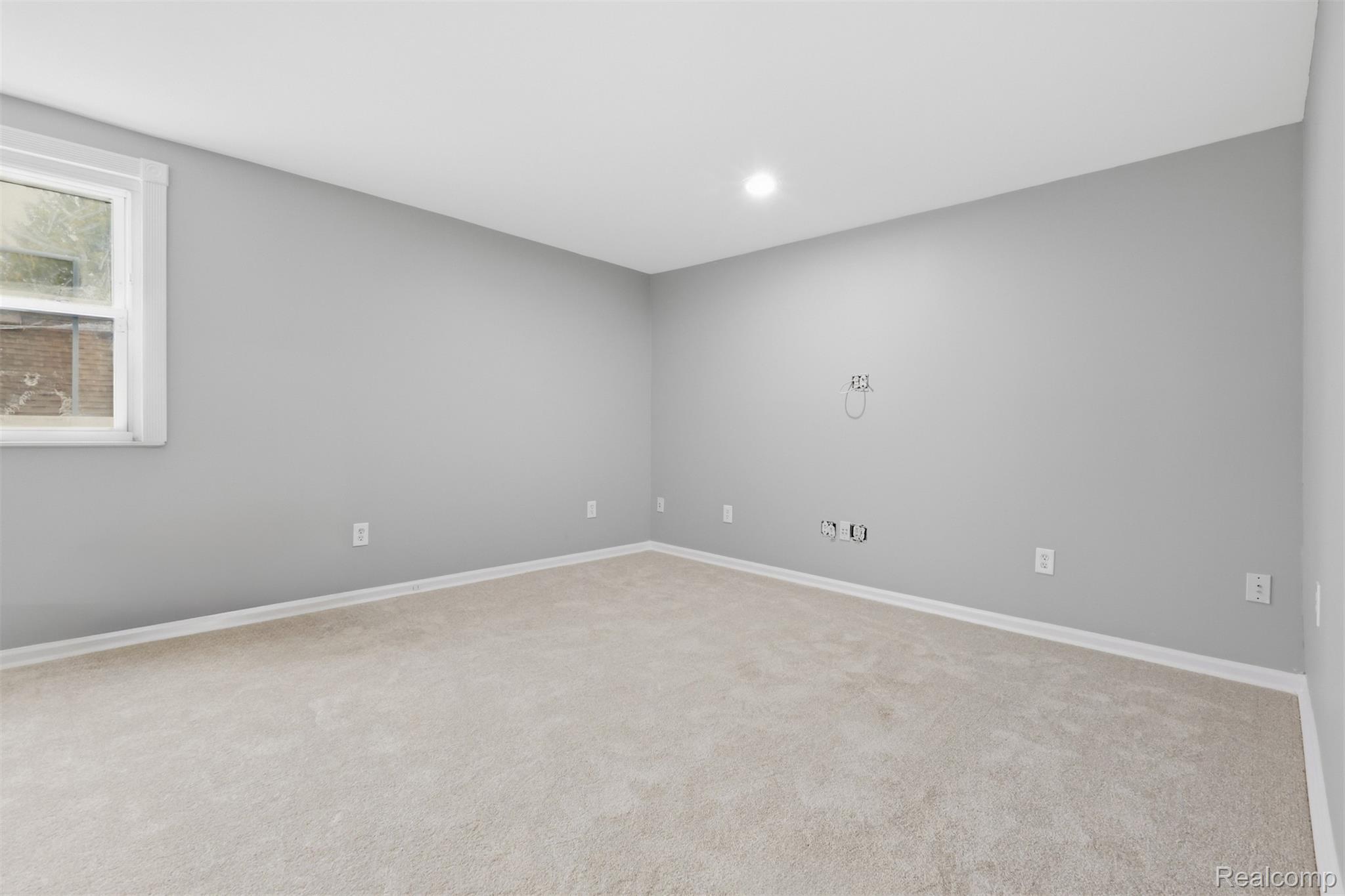 18116 Outer Drive Property Photo 22