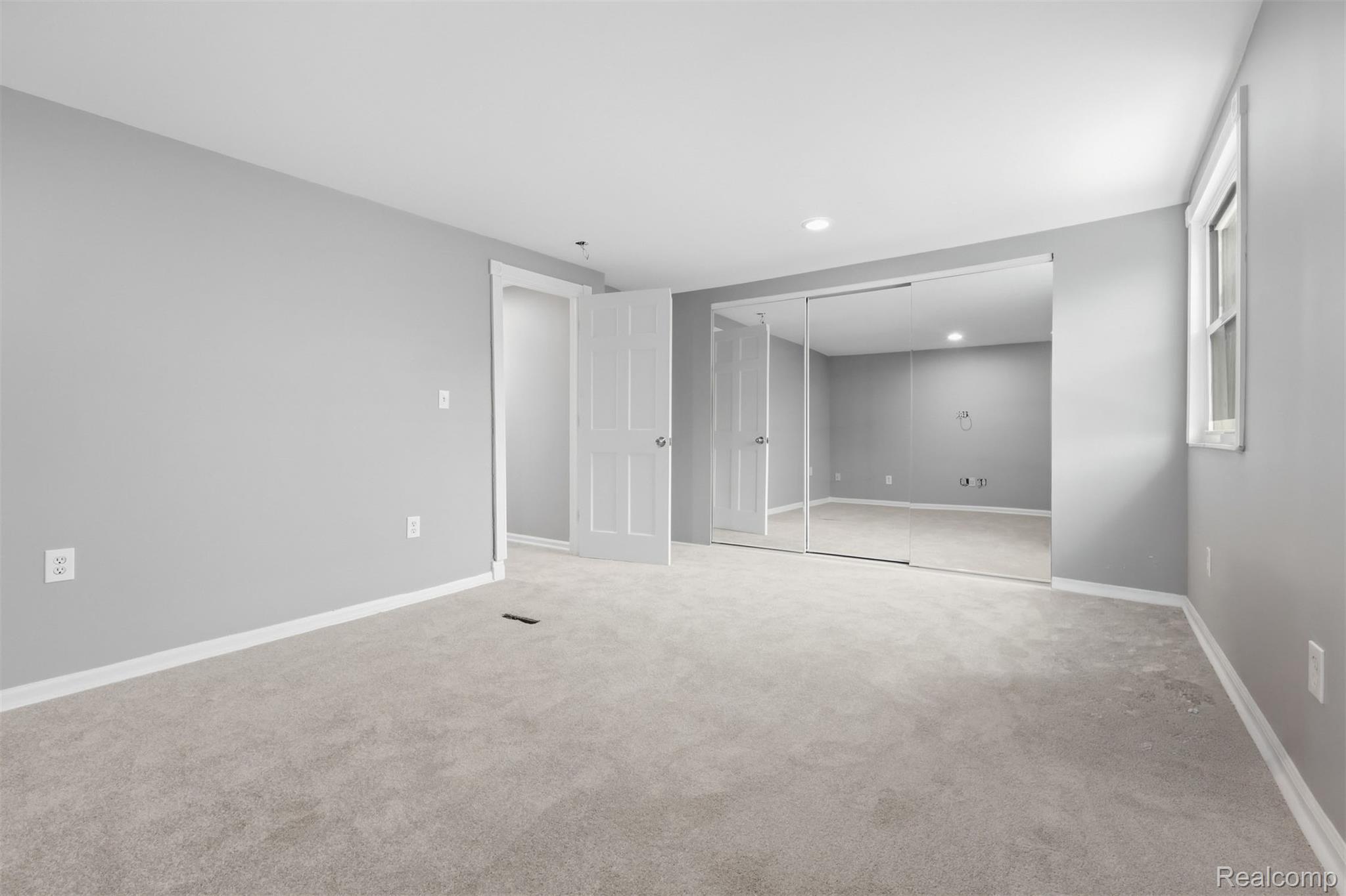 18116 Outer Drive Property Photo 23