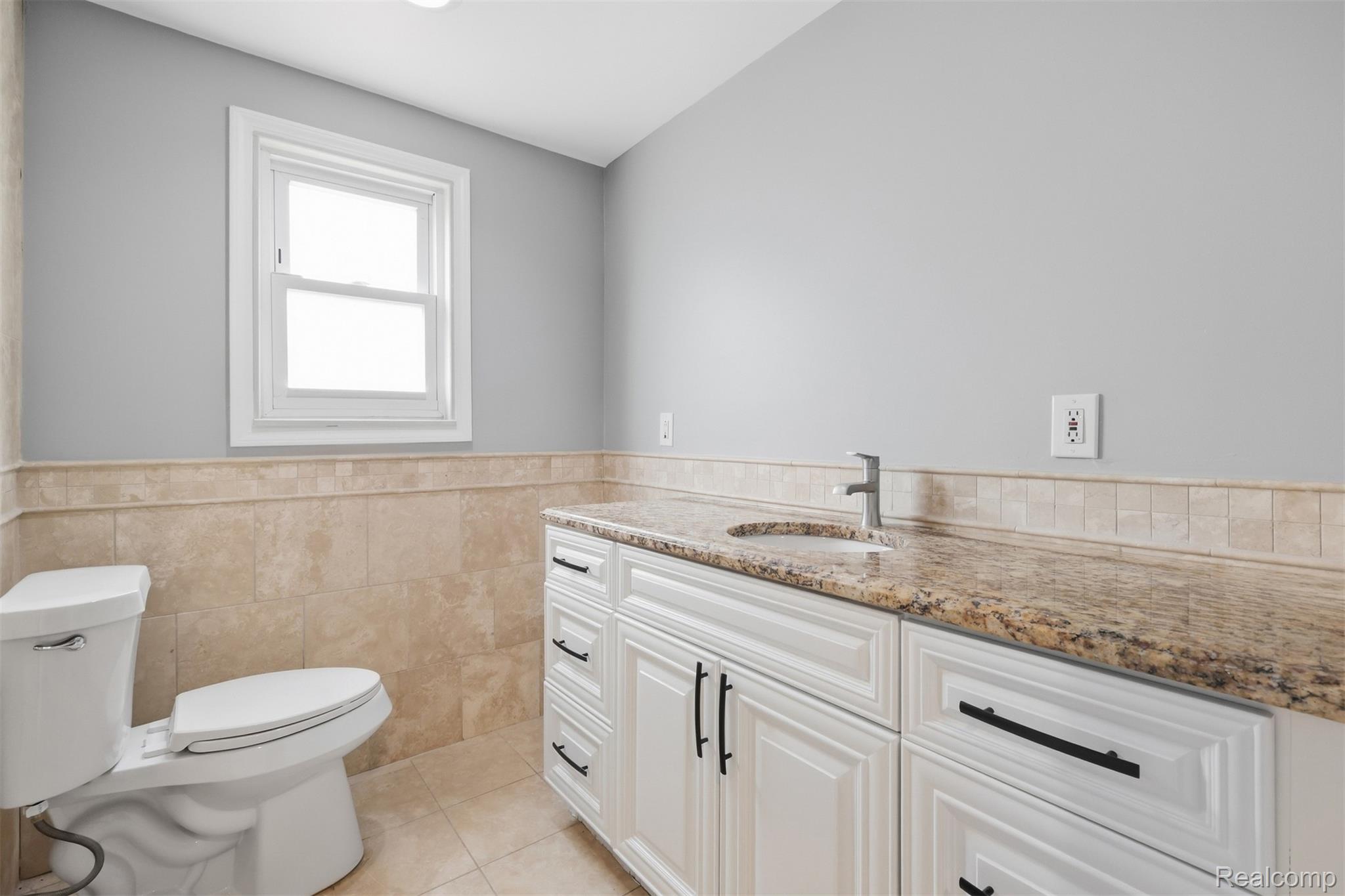 18116 Outer Drive Property Photo 25