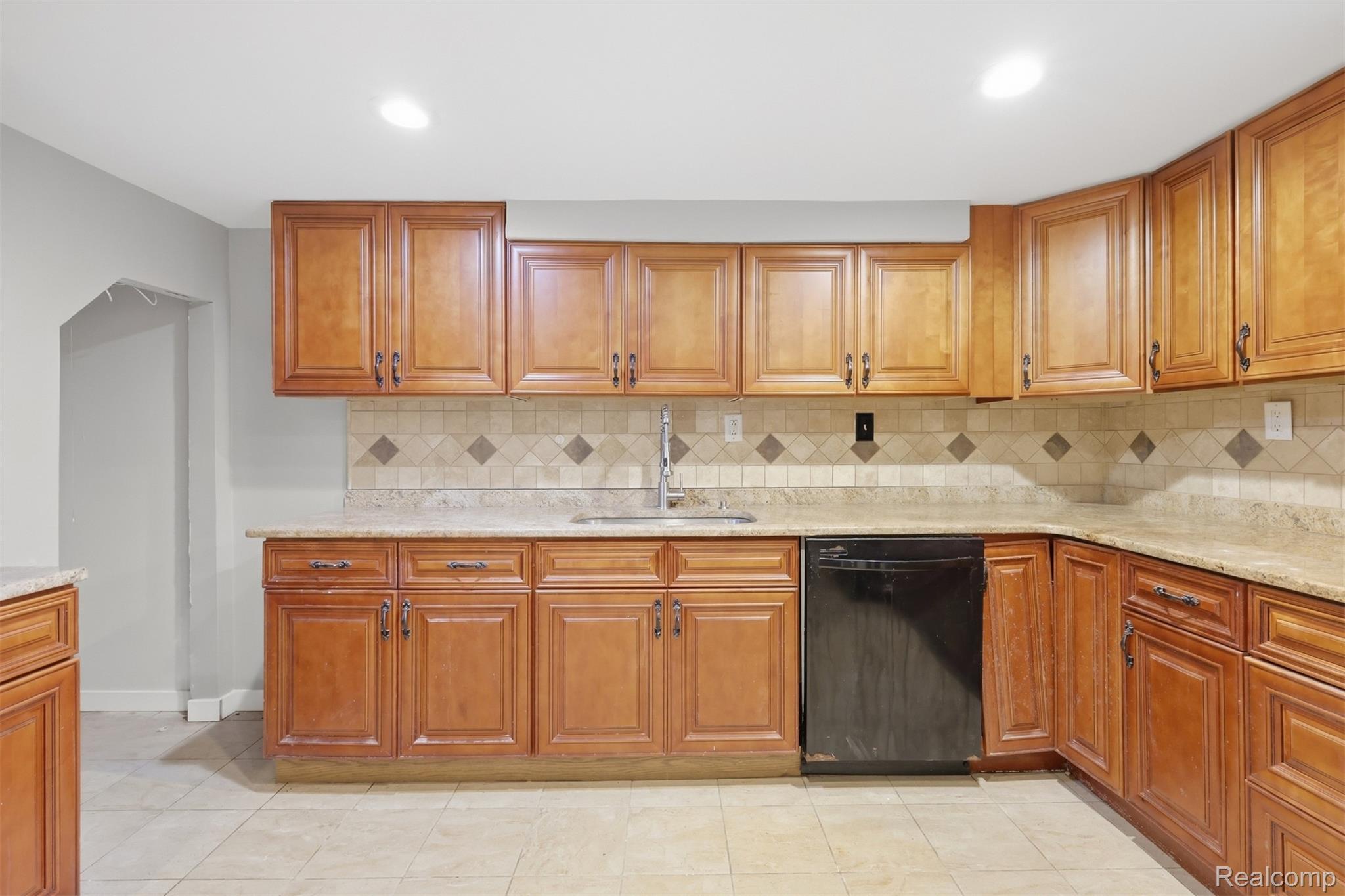 18116 Outer Drive Property Photo 28