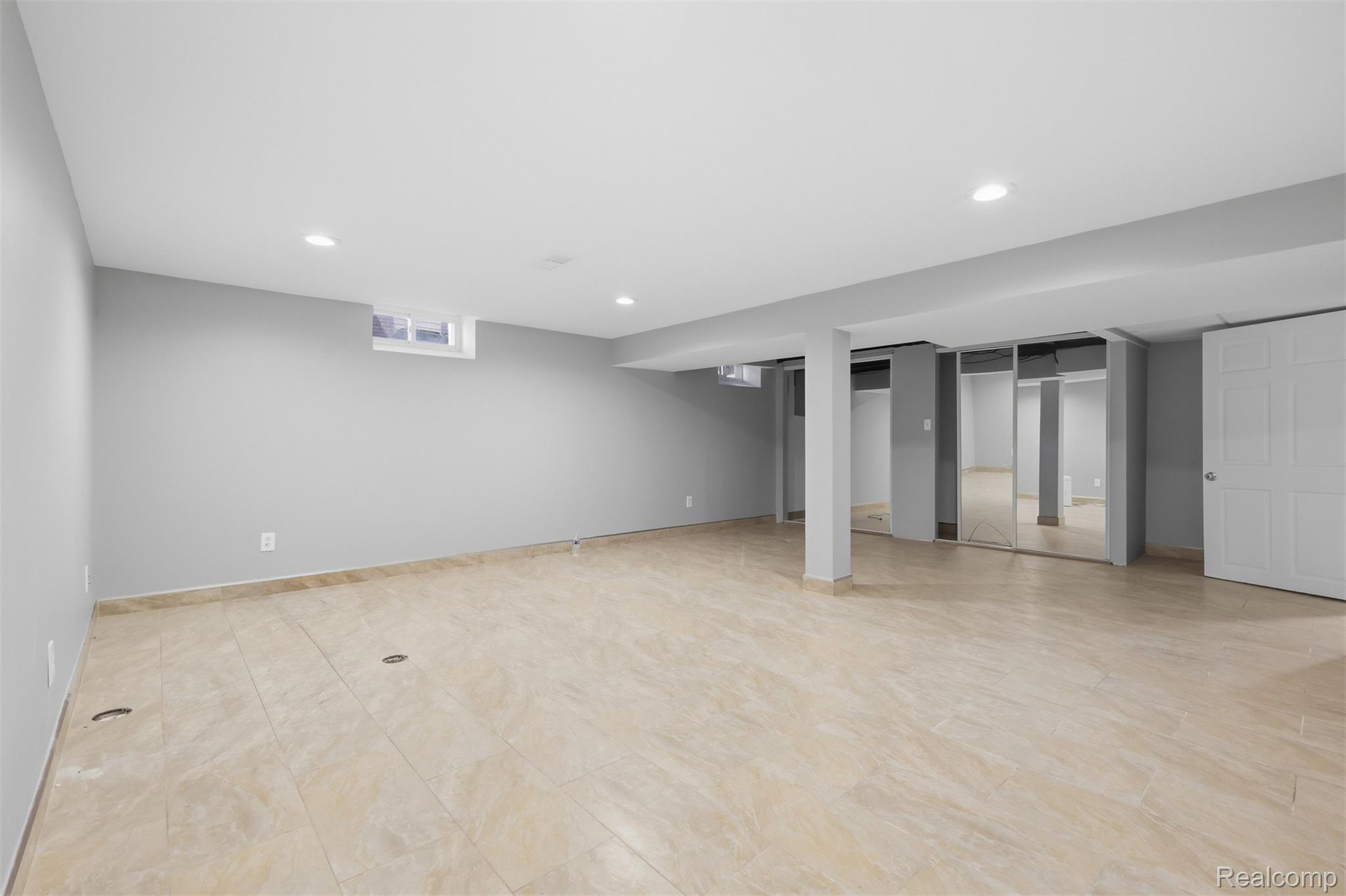 18116 Outer Drive Property Photo 30