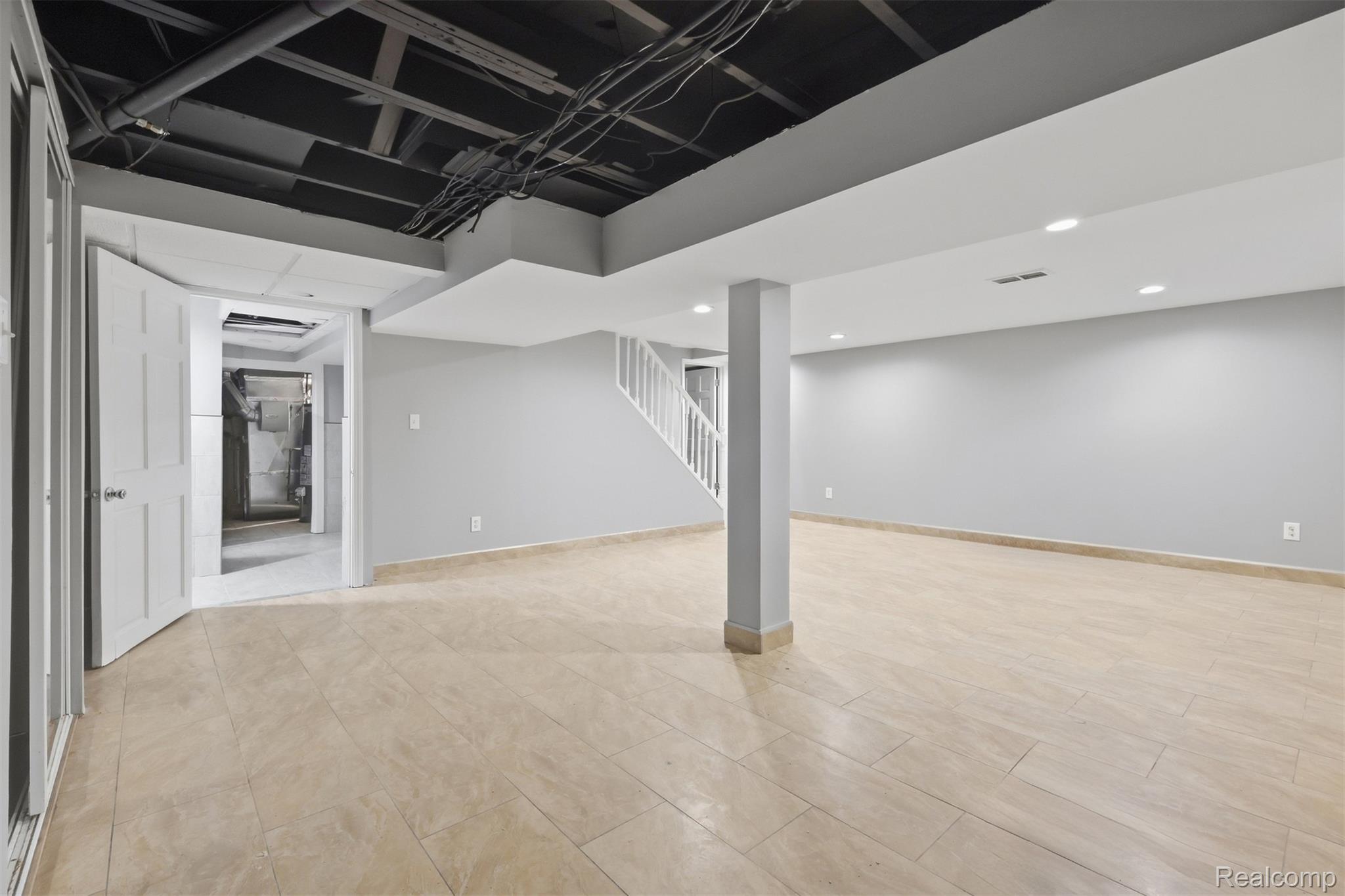 18116 Outer Drive Property Photo 31