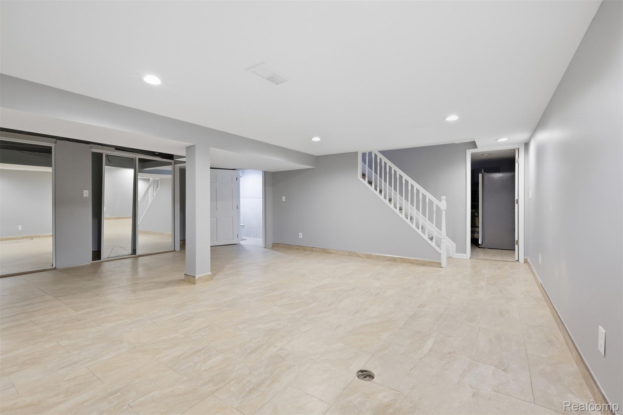 18116 Outer Drive Property Photo 32