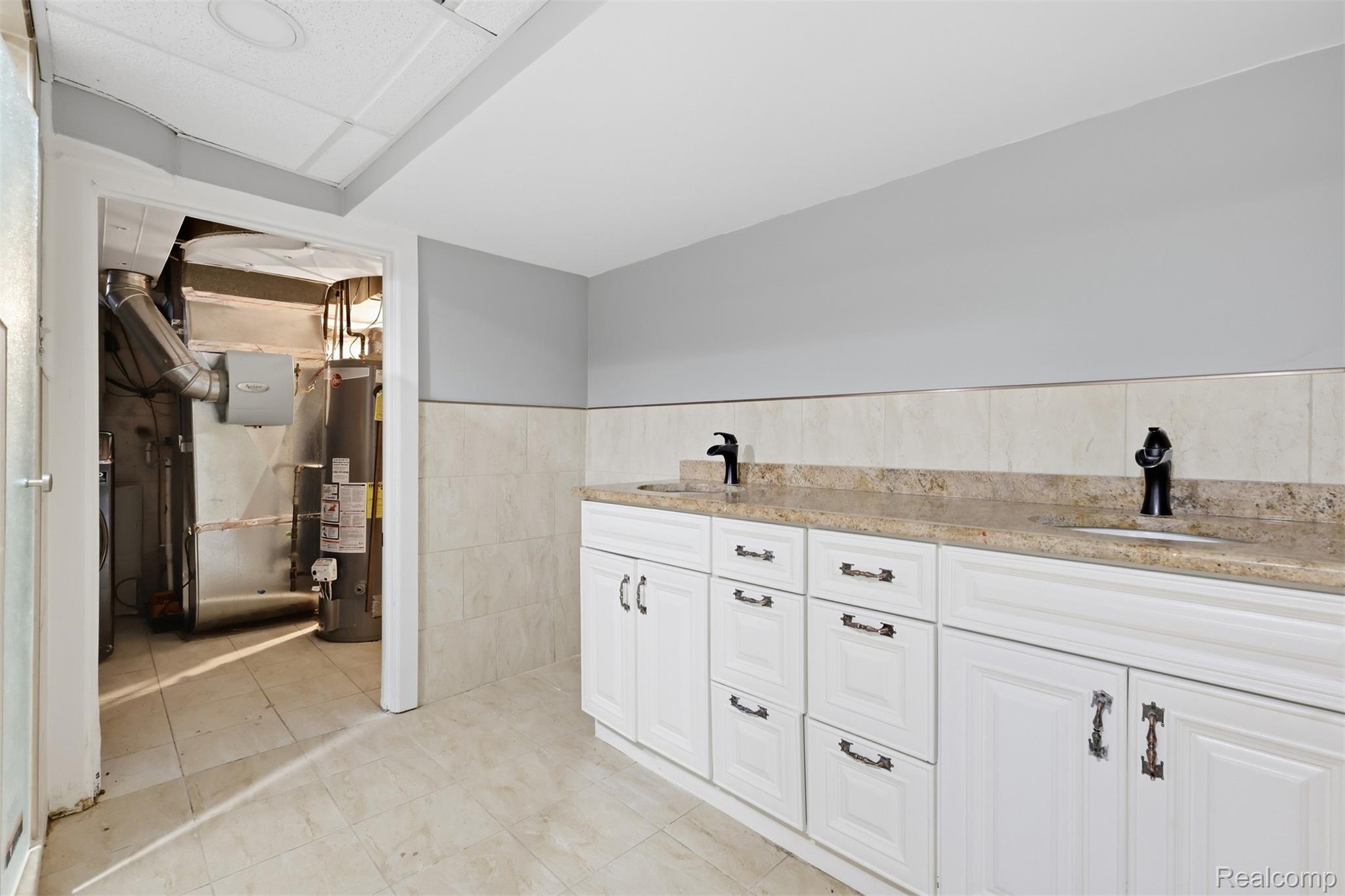18116 Outer Drive Property Photo 33