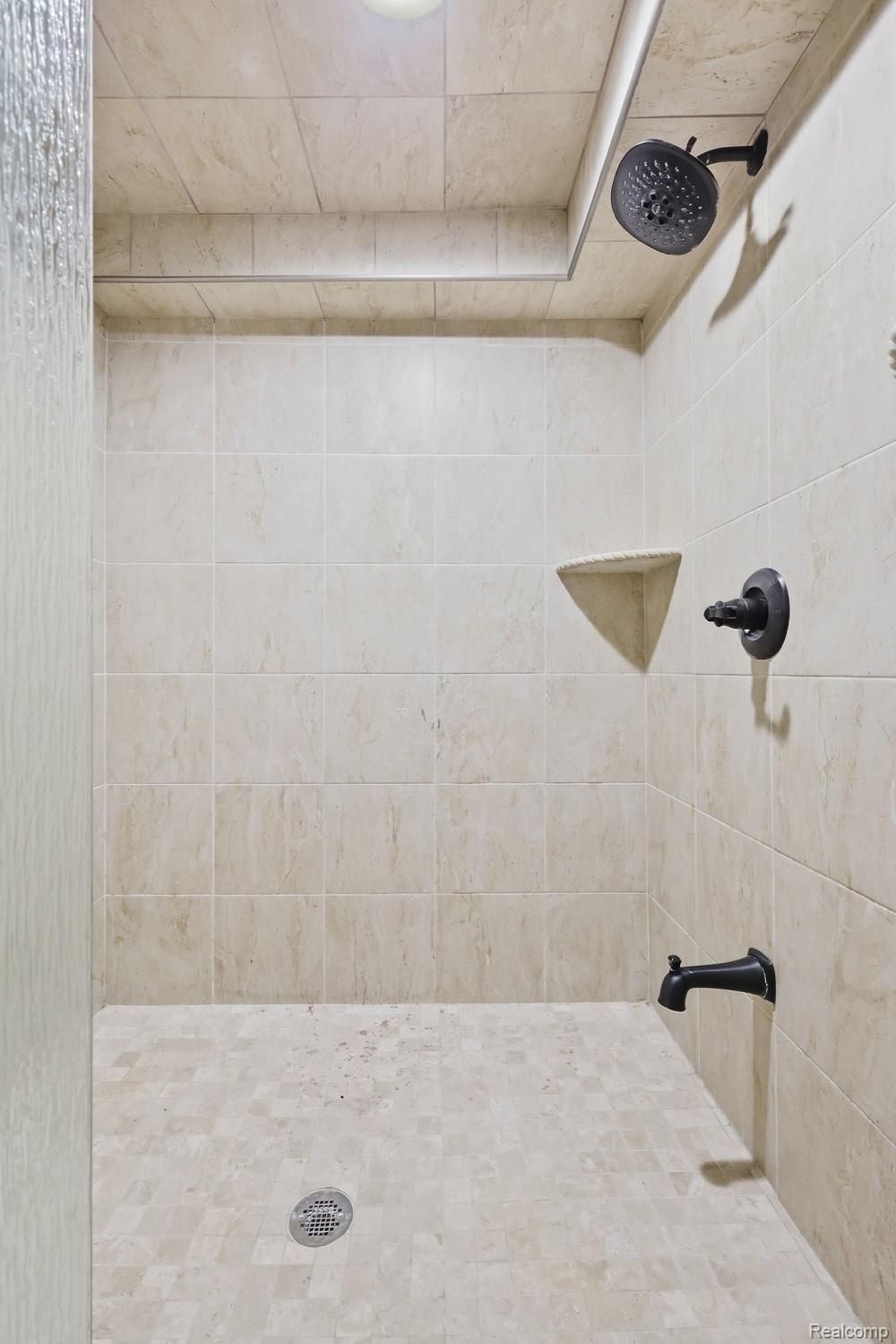18116 Outer Drive Property Photo 34