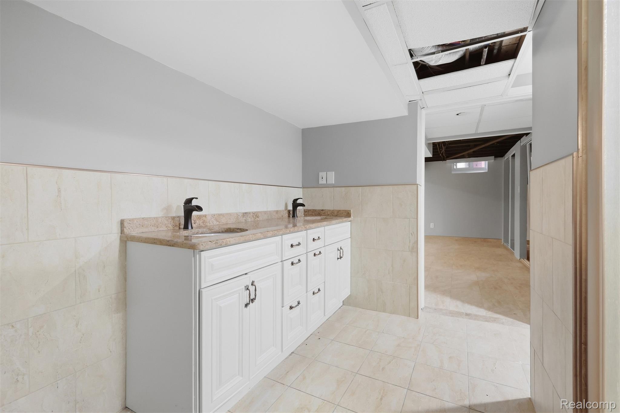 18116 Outer Drive Property Photo 35