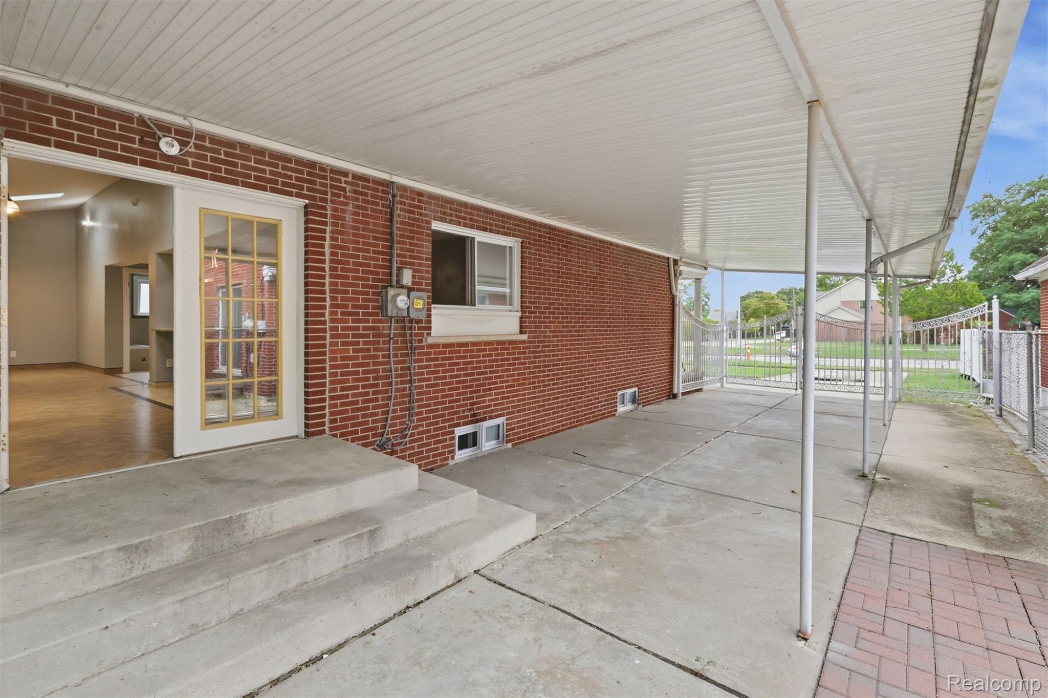 18116 Outer Drive Property Photo 36