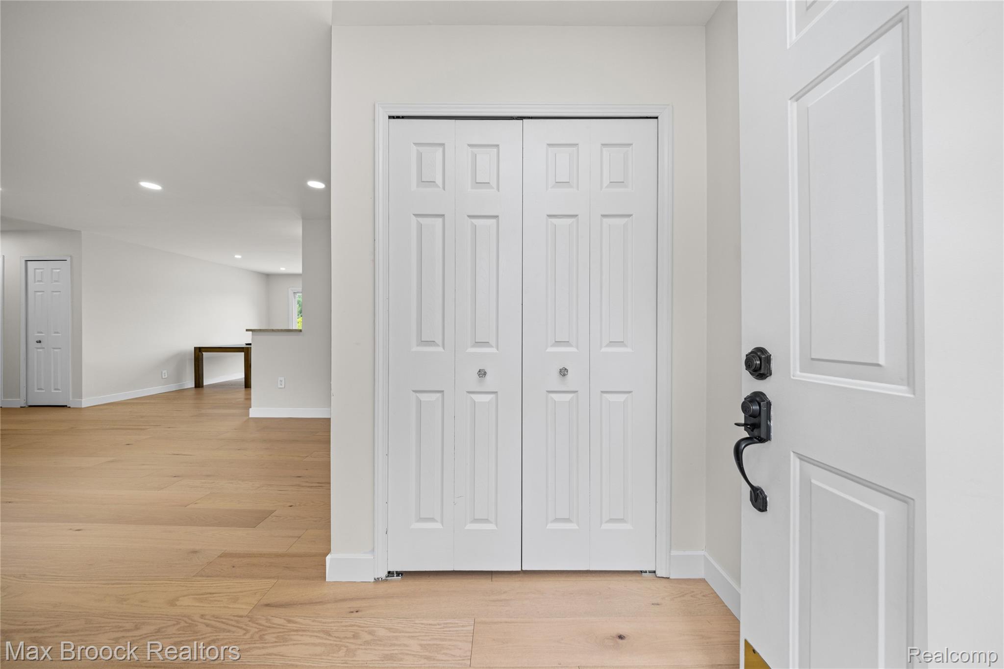 2000 Matthew Street Property Photo 6