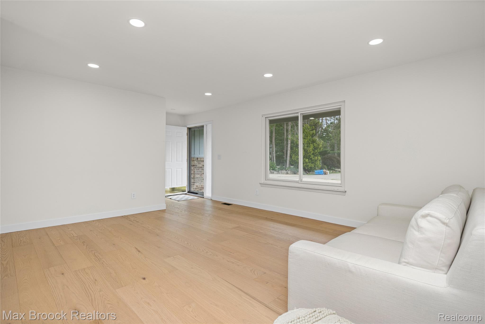 2000 Matthew Street Property Photo 10