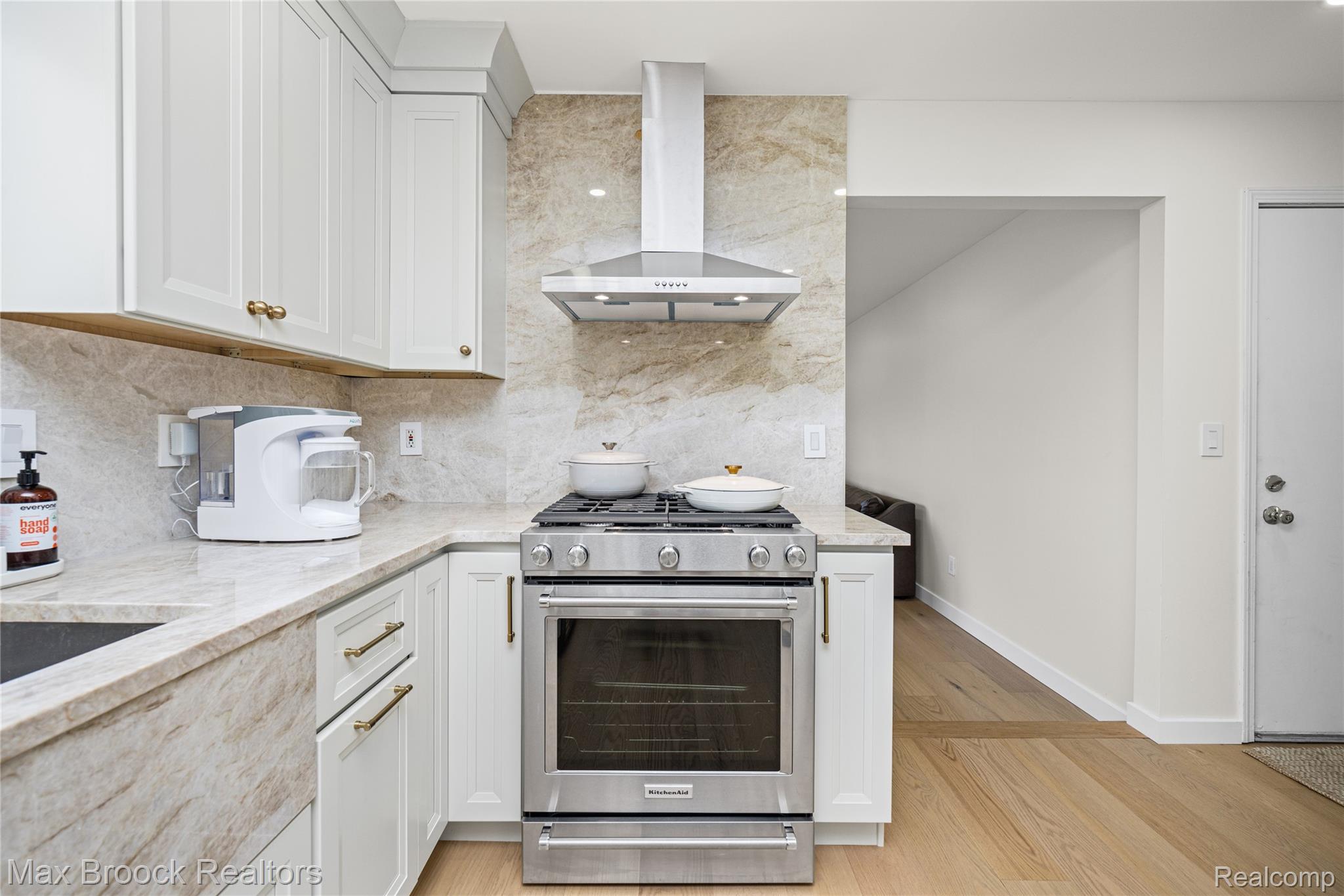 2000 Matthew Street Property Photo 19