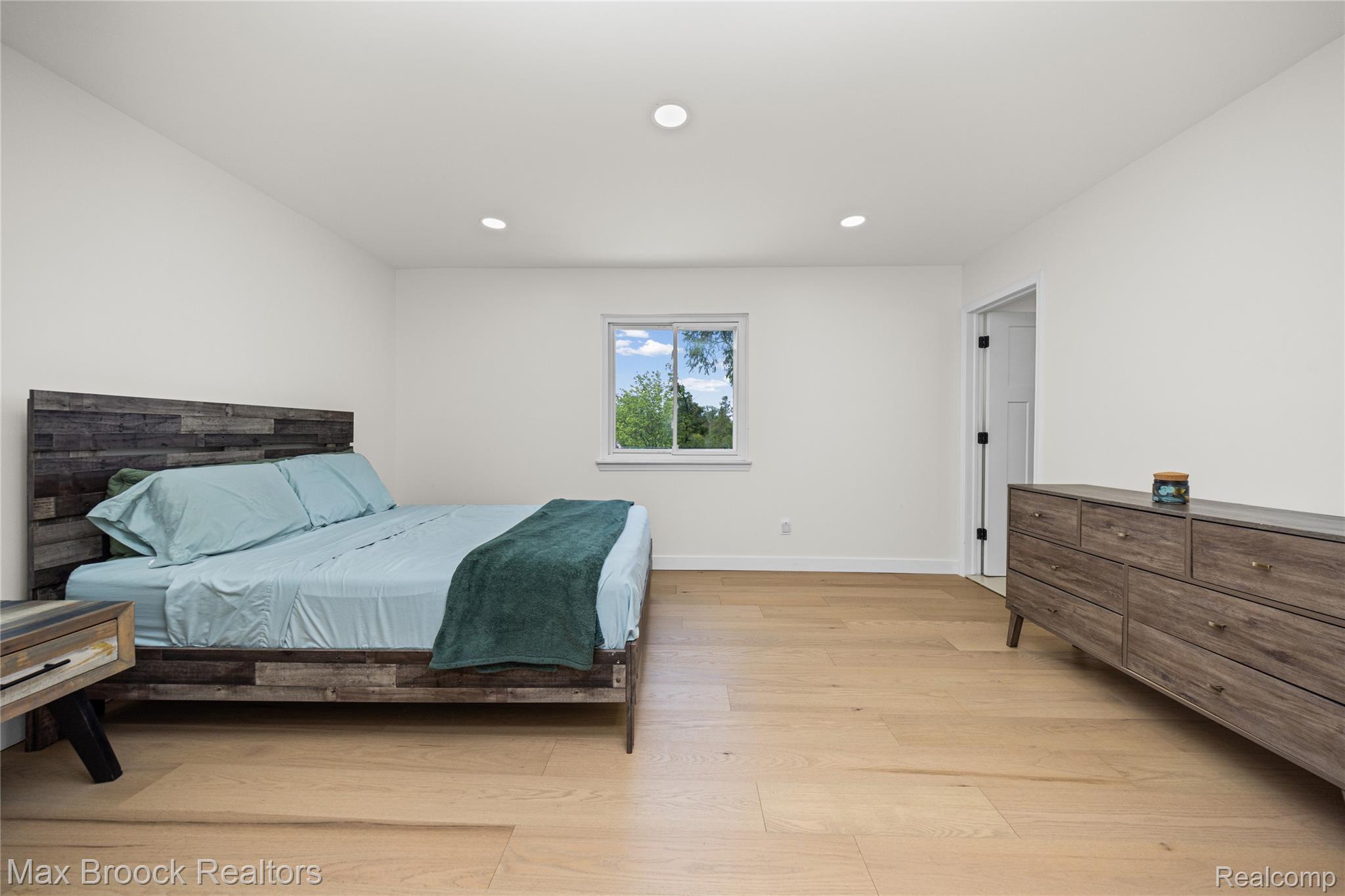 2000 Matthew Street Property Photo 26