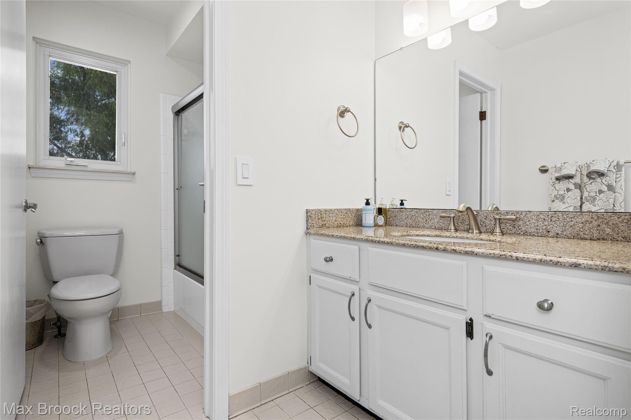 2000 Matthew Street Property Photo 33