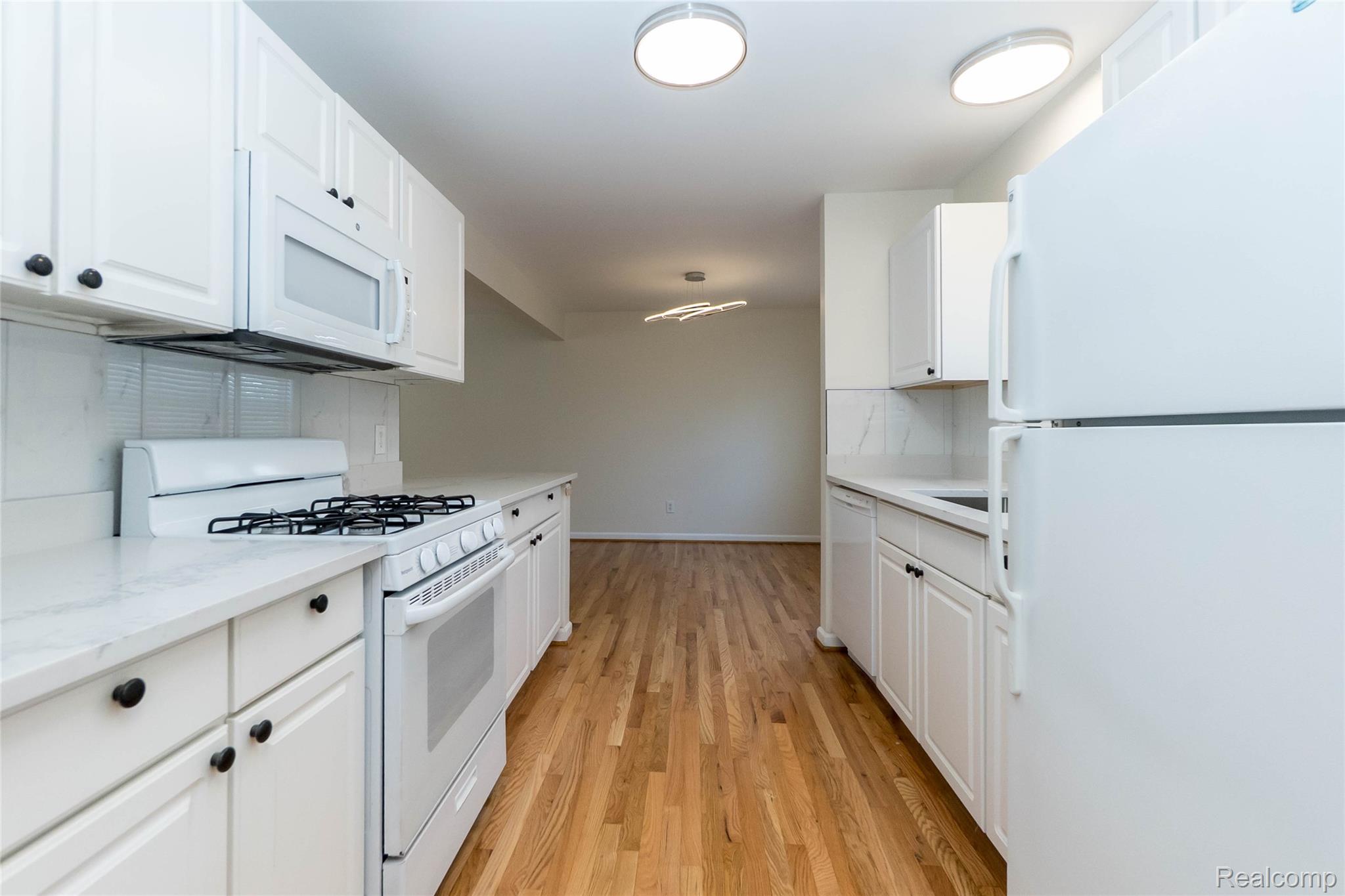 2723 Grayson Street Property Photo 5