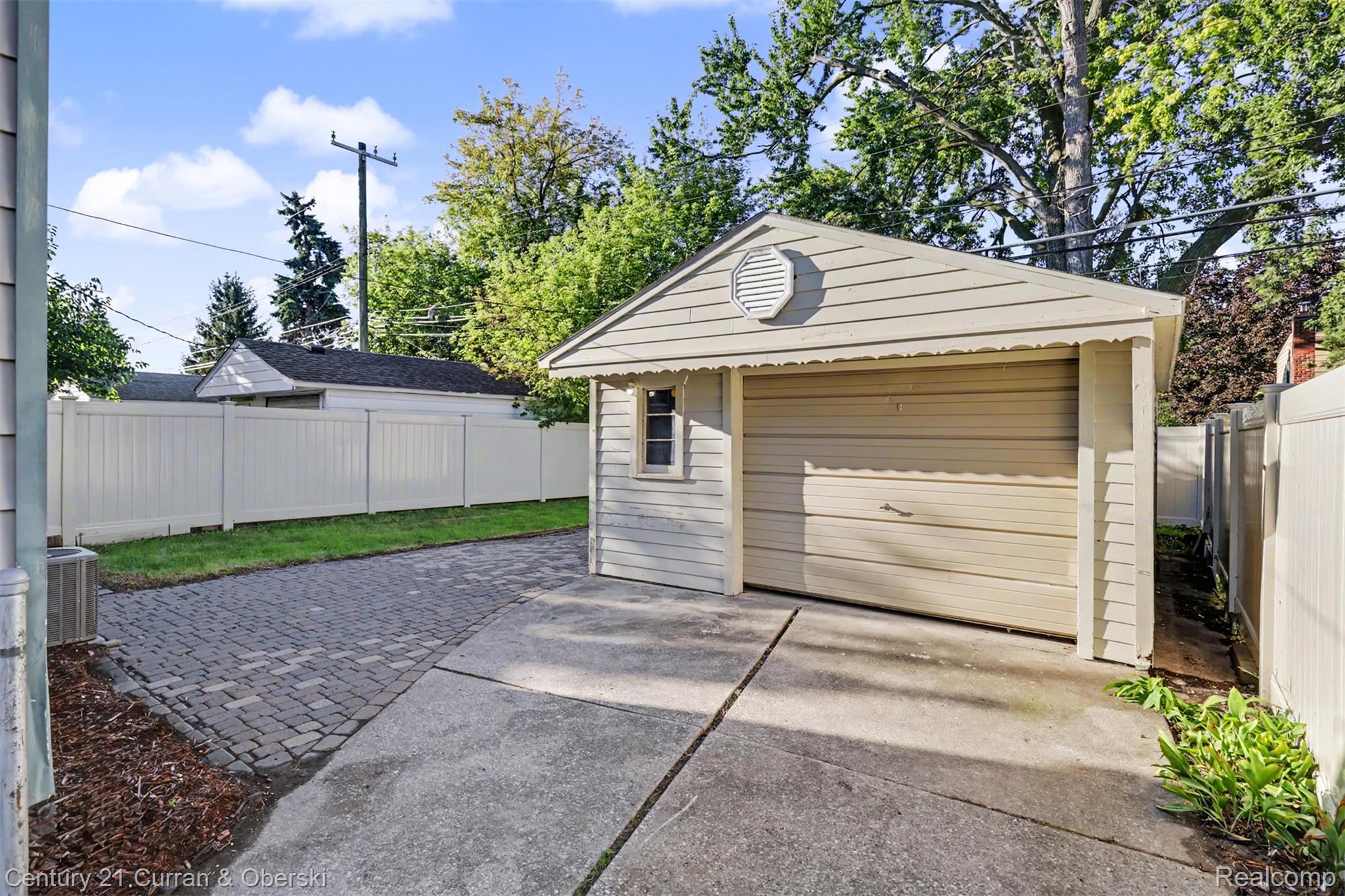 14991 College Avenue Property Photo 5
