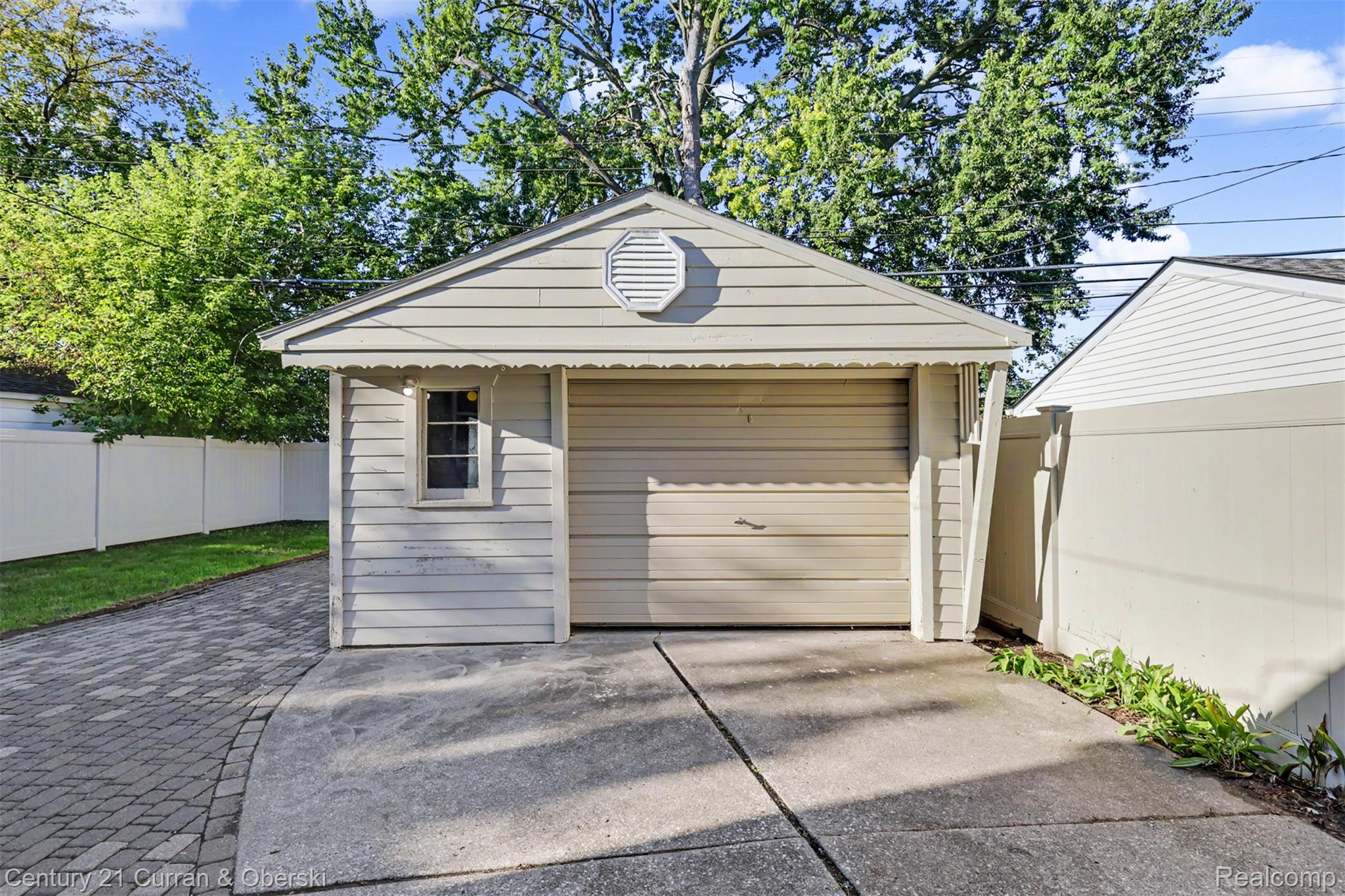 14991 College Avenue Property Photo 6
