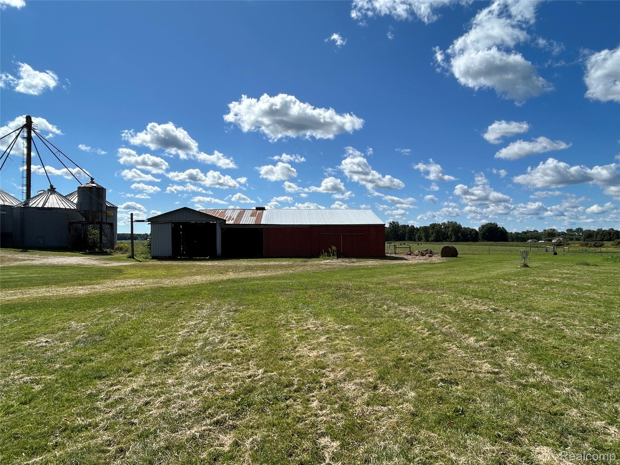 16465 Almont Road Property Photo 4