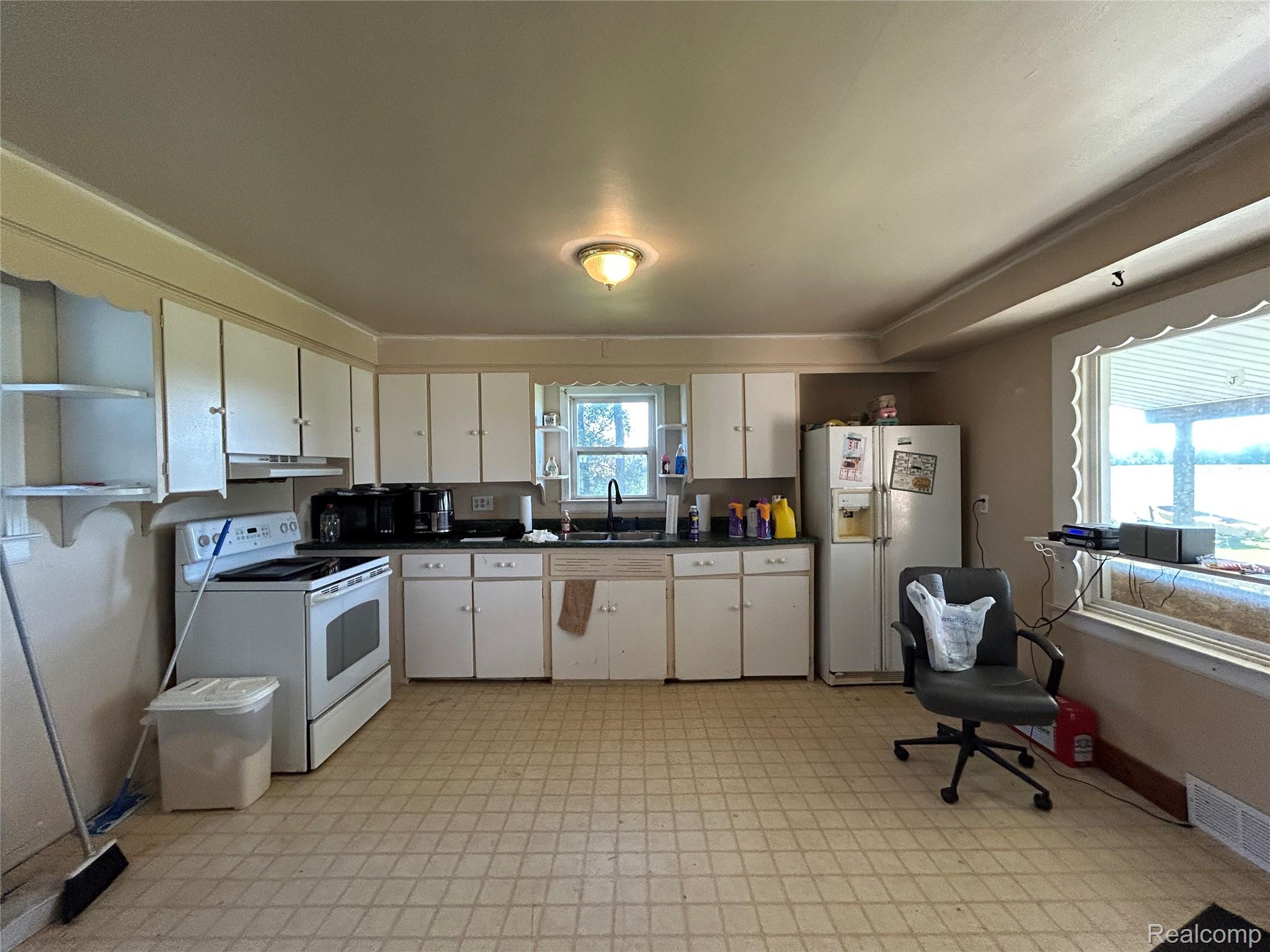 16465 Almont Road Property Photo 9
