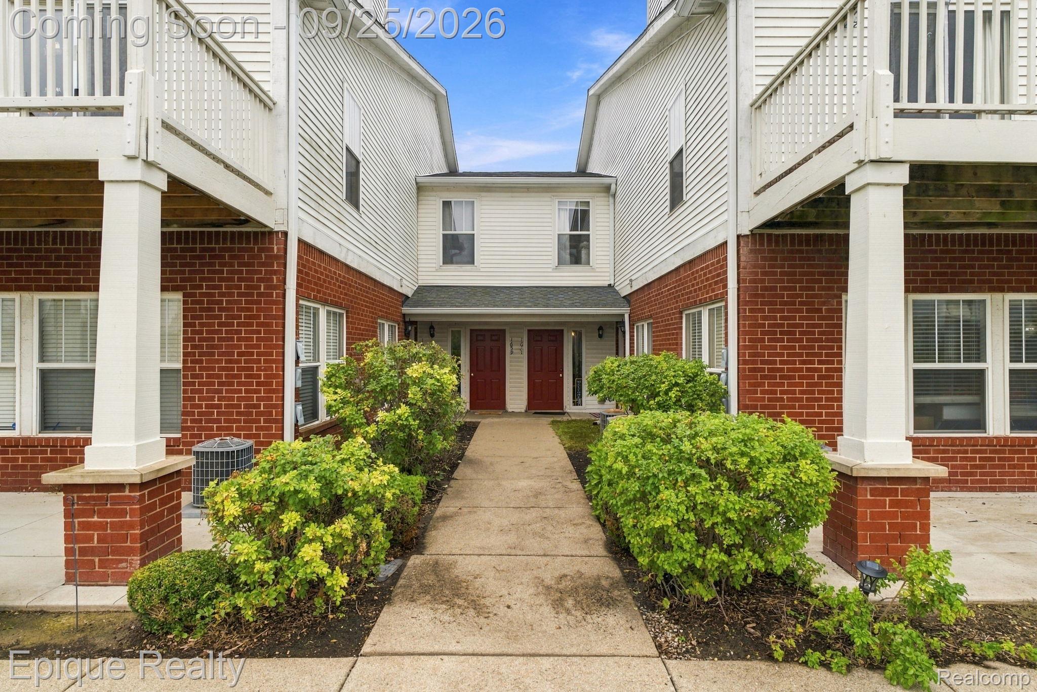 1661 Welland Street Property Photo 1