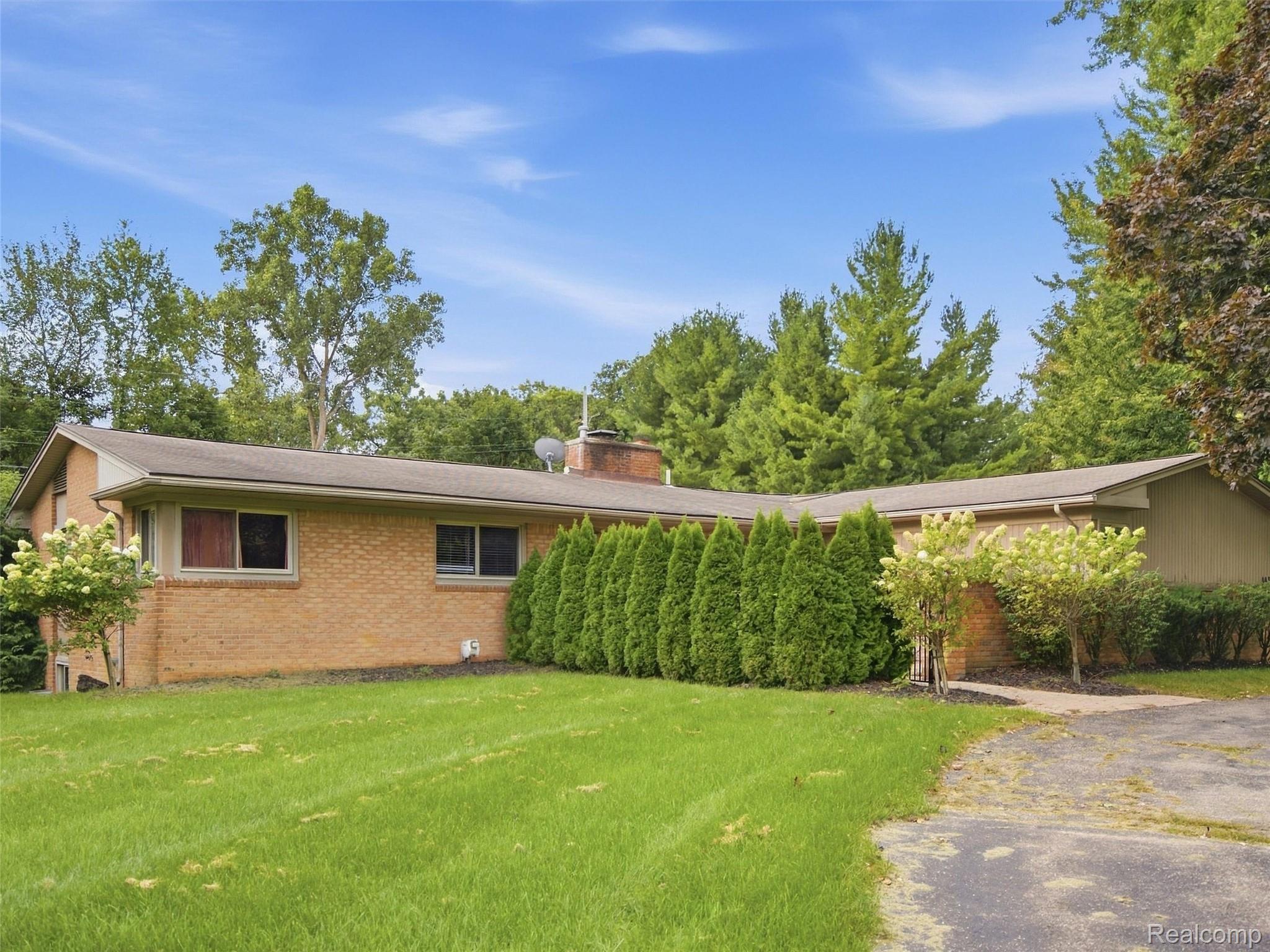 4430 Queens Way Property Photo 1
