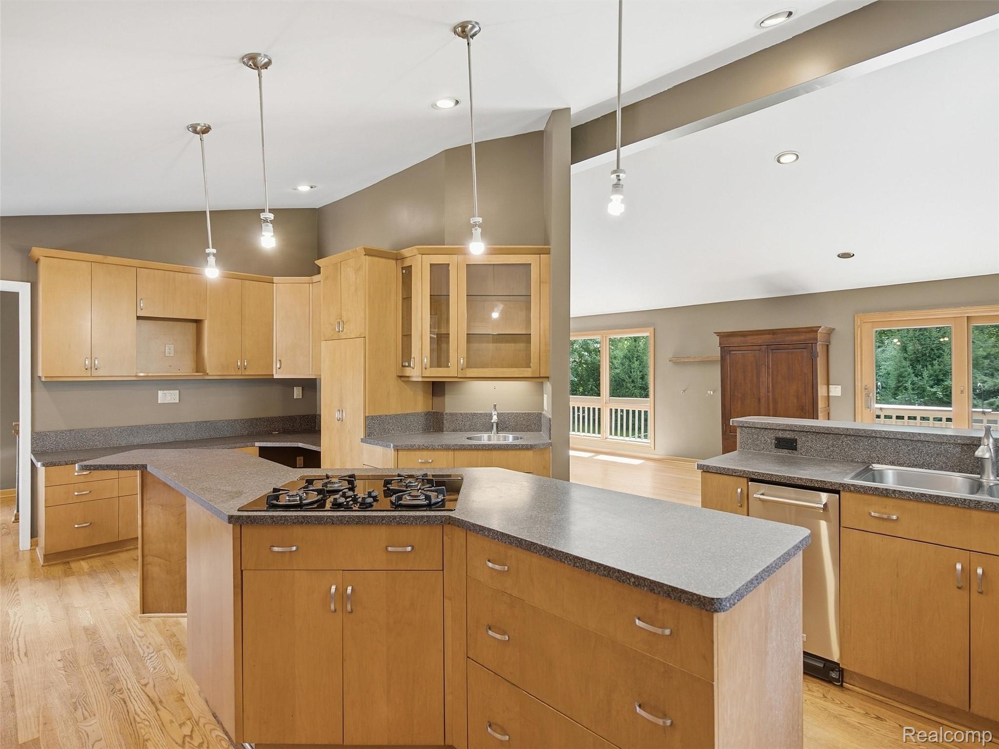 4430 Queens Way Property Photo 10