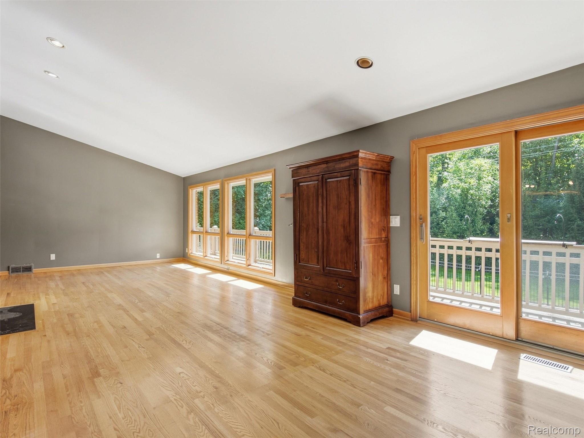 4430 Queens Way Property Photo 15