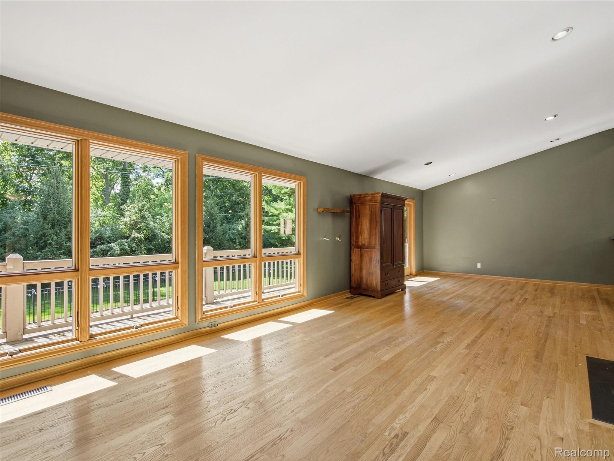 4430 Queens Way Property Photo 17
