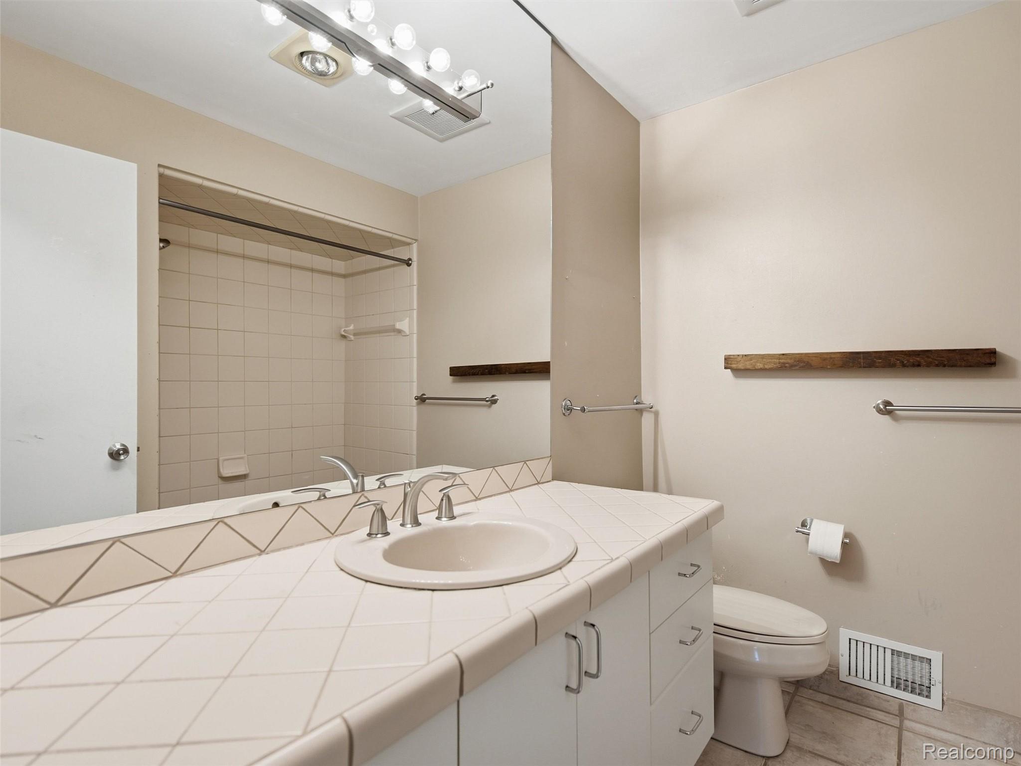 4430 Queens Way Property Photo 24