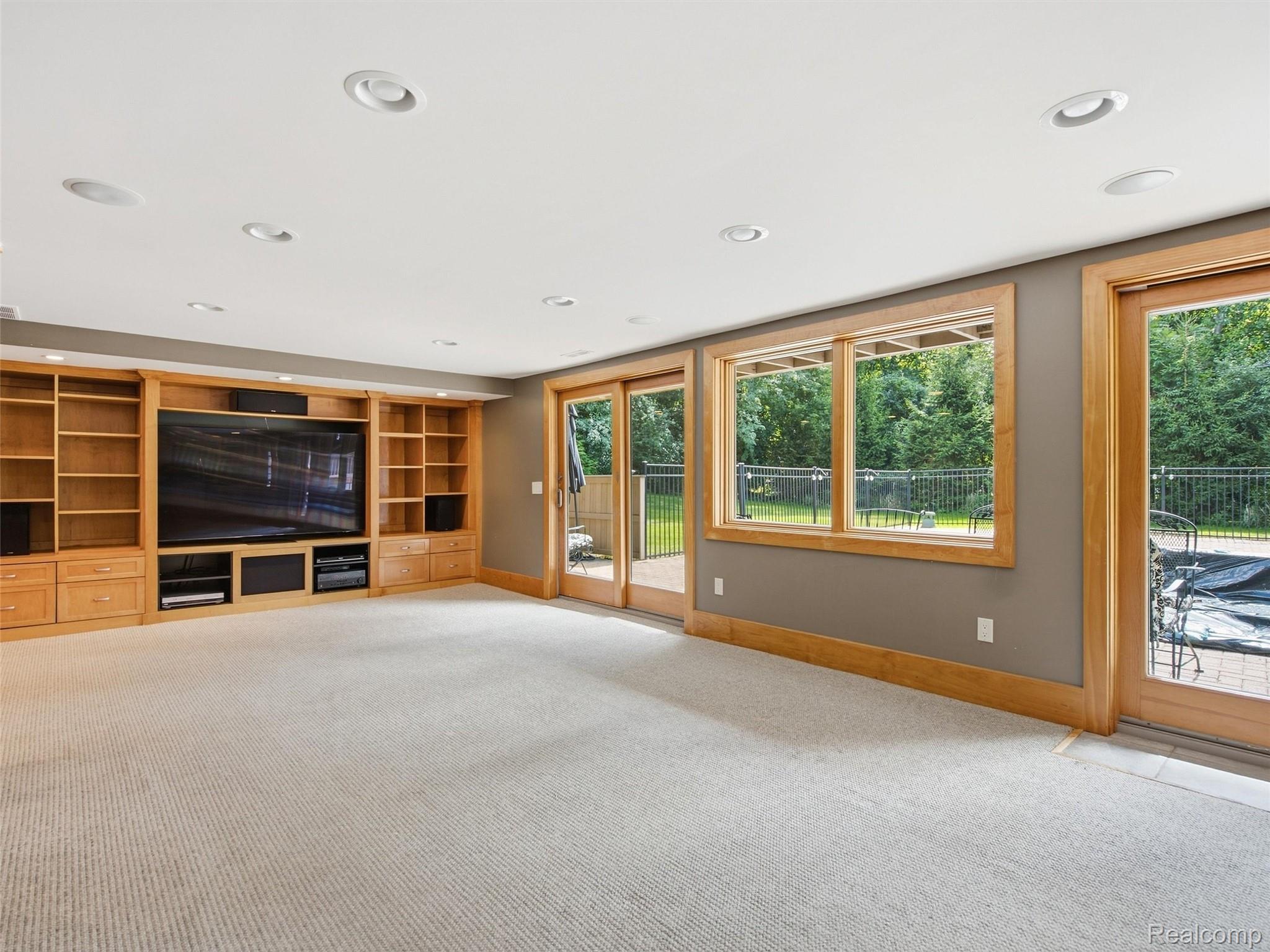 4430 Queens Way Property Photo 29