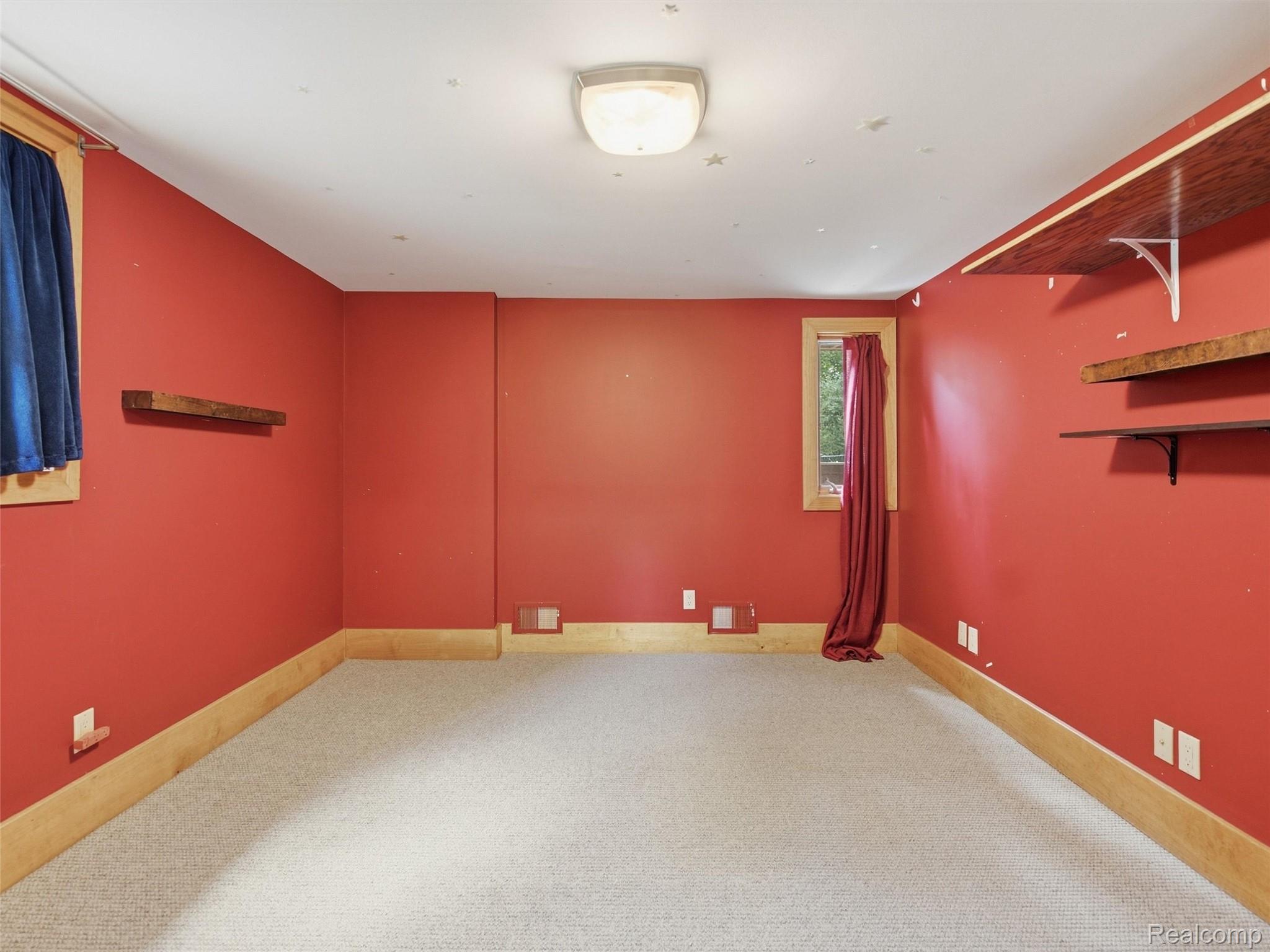 4430 Queens Way Property Photo 33