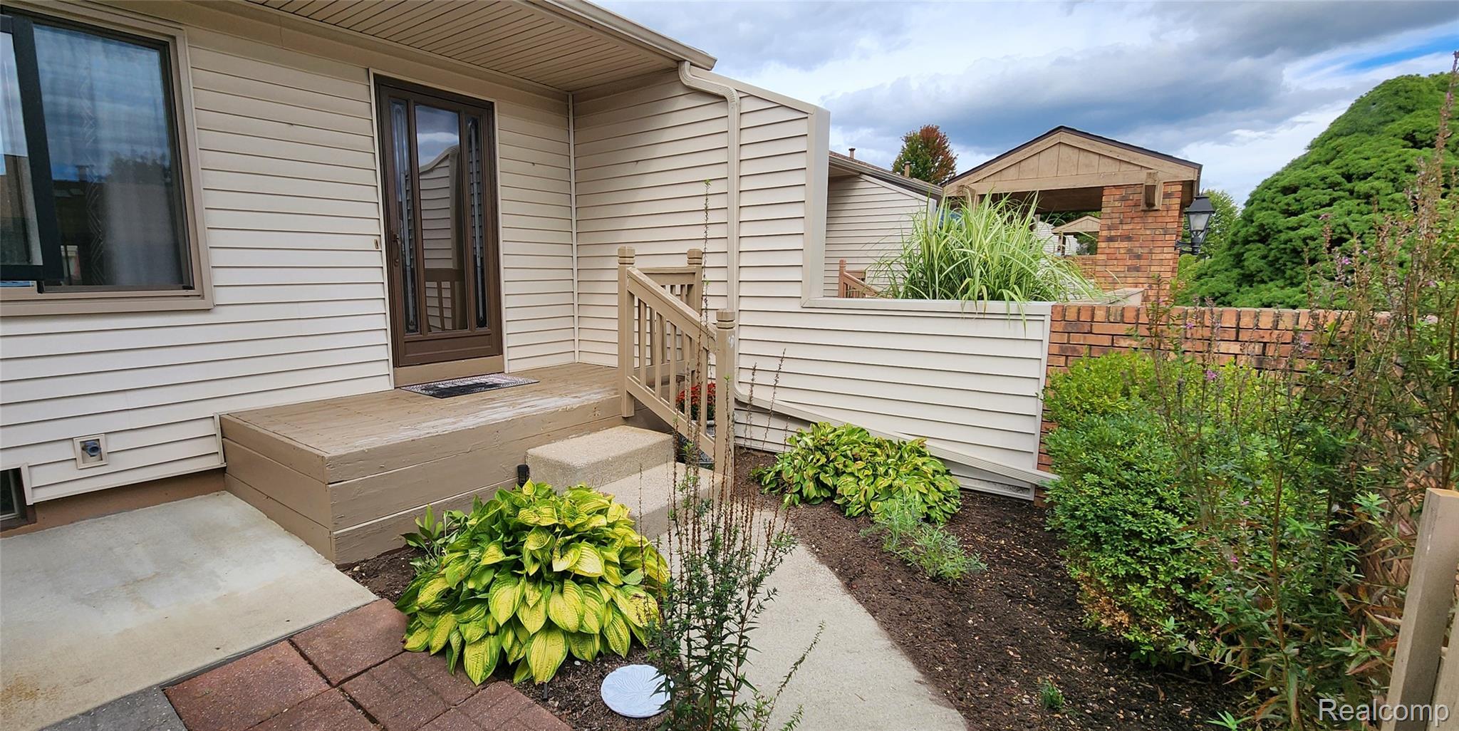 62072 Yorktown - Unit 4 Property Photo 2