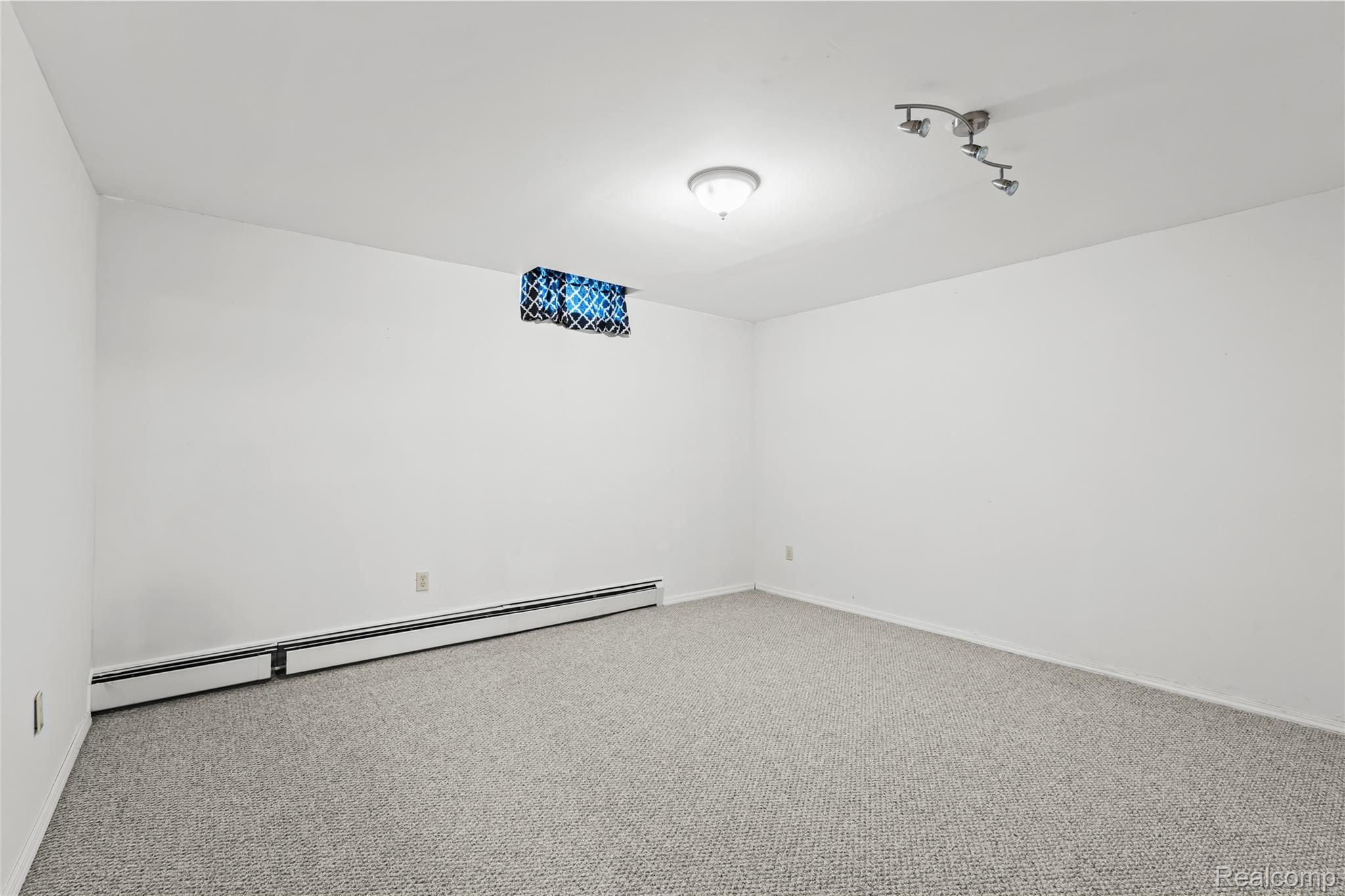 62072 Yorktown - Unit 4 Property Photo 22