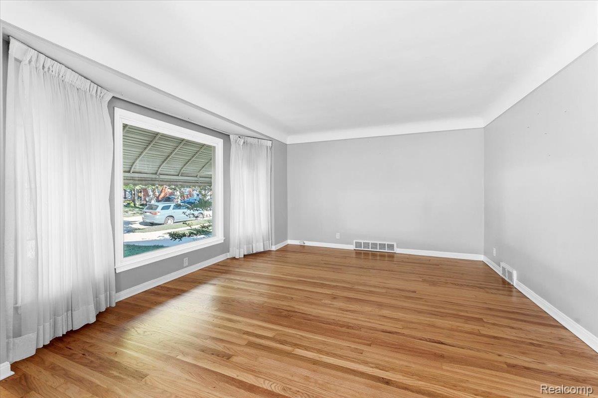 9929 Carter Avenue Property Photo 3