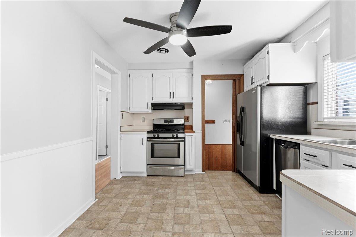 9929 Carter Avenue Property Photo 7