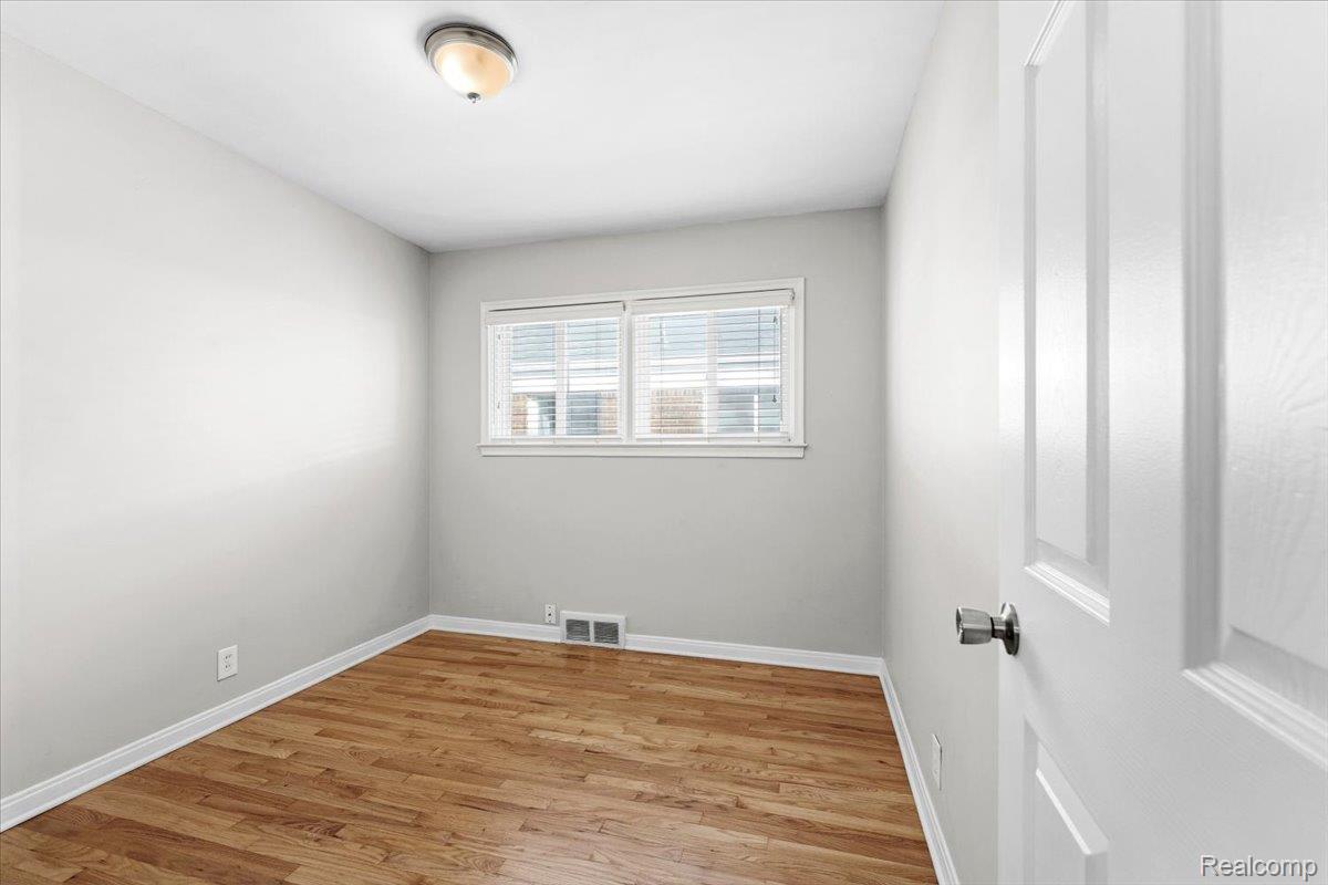 9929 Carter Avenue Property Photo 9
