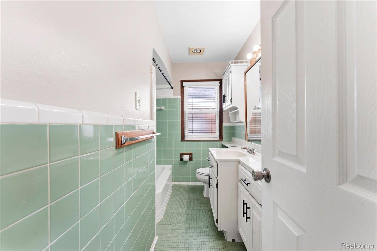 9929 Carter Avenue Property Photo 11