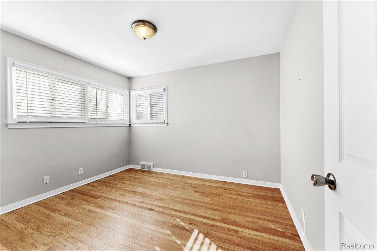 9929 Carter Avenue Property Photo 14