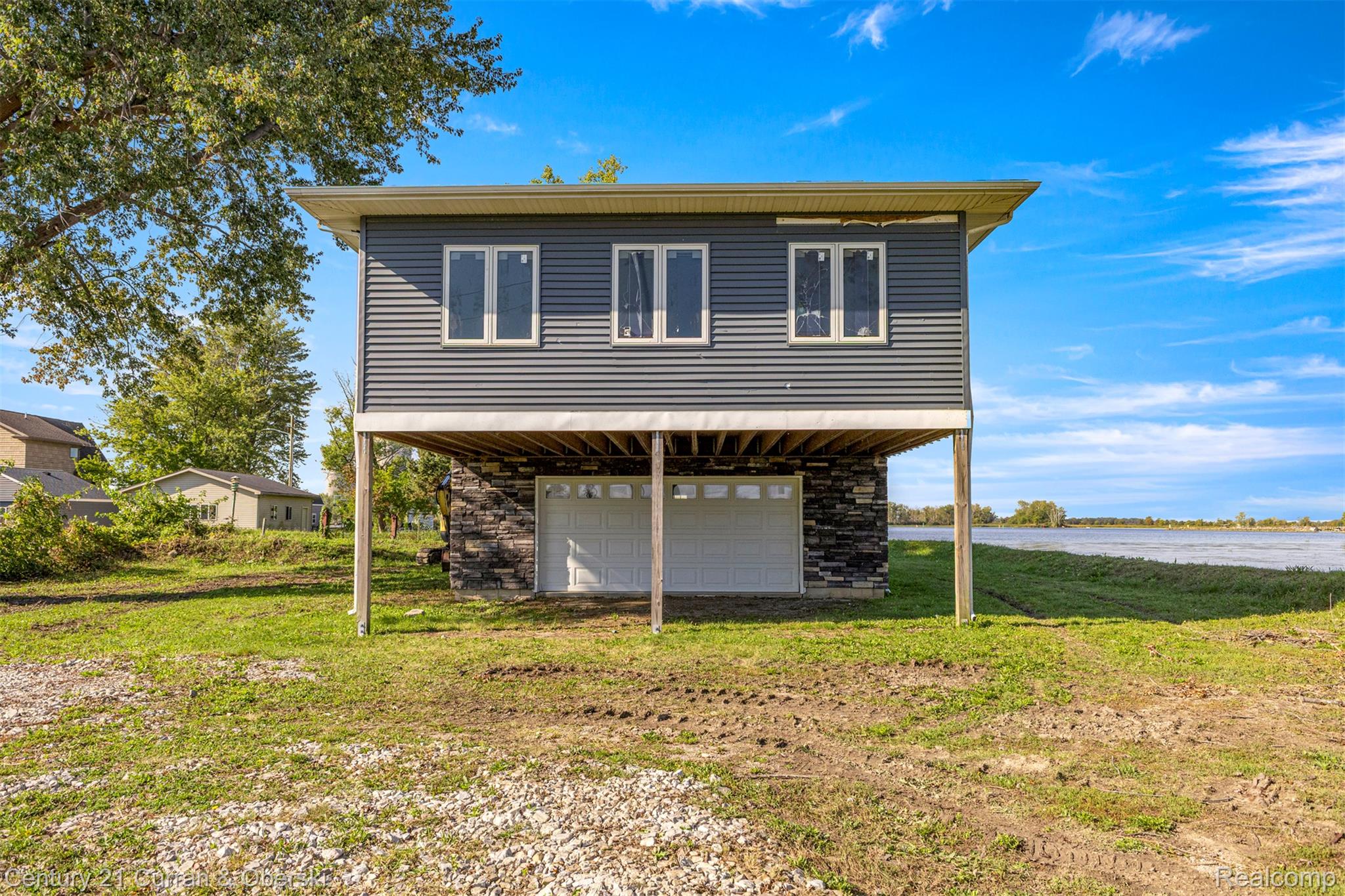 6809 Lakeshore Drive Property Photo 3