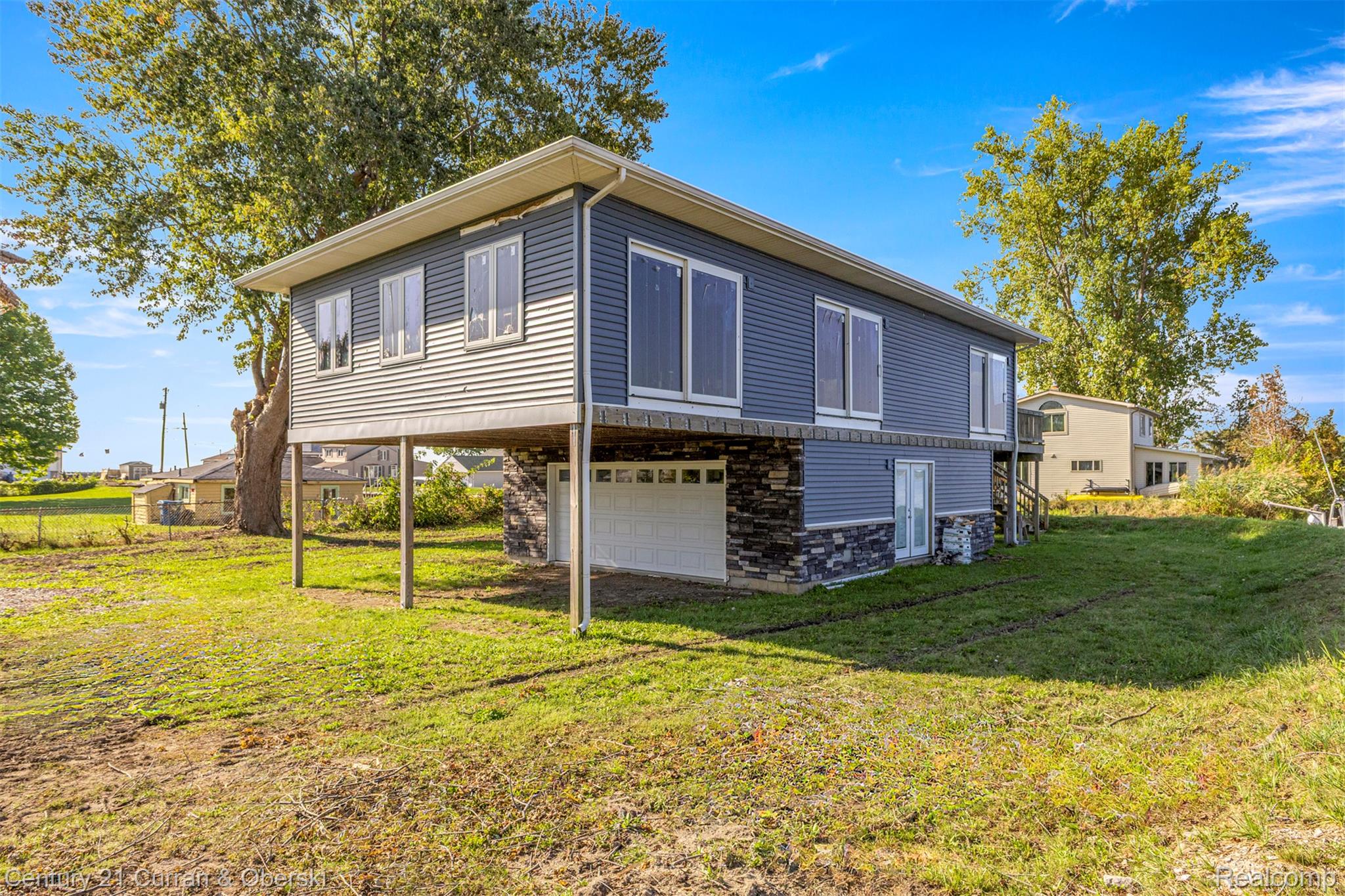 6809 Lakeshore Drive Property Photo 5