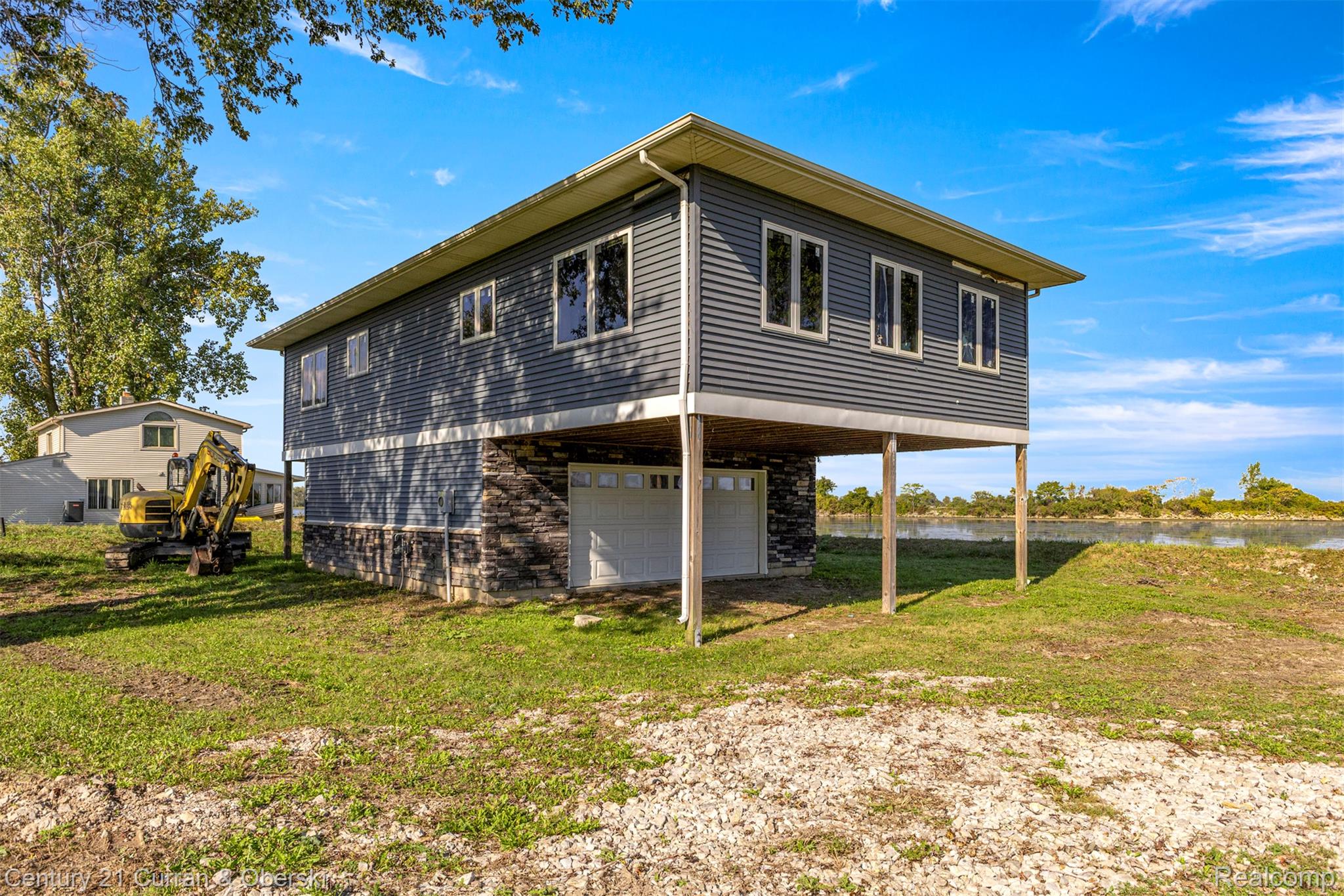6809 Lakeshore Drive Property Photo 8