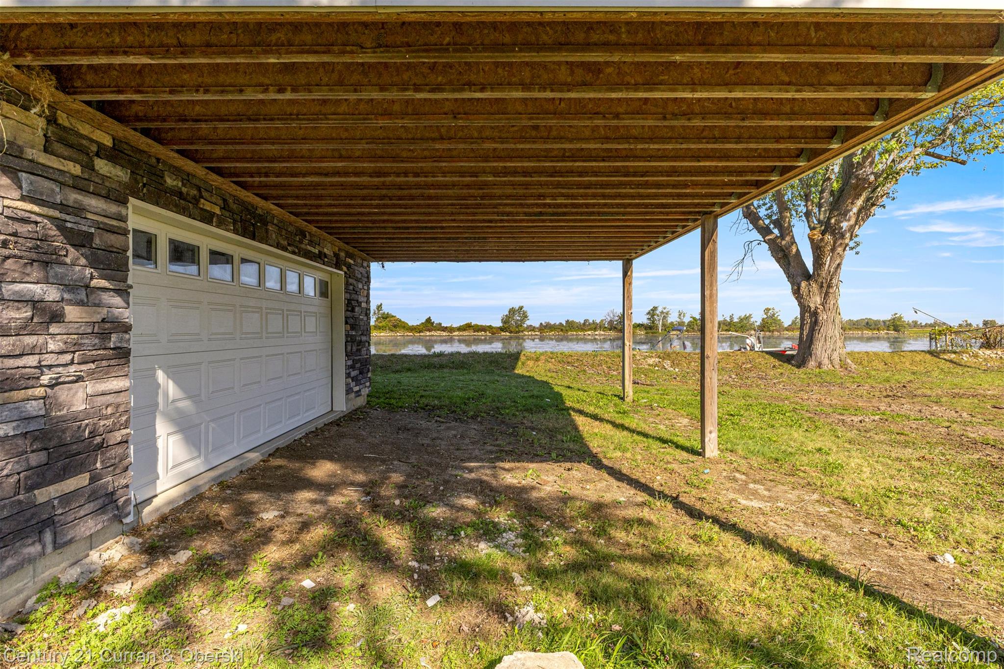 6809 Lakeshore Drive Property Photo 9