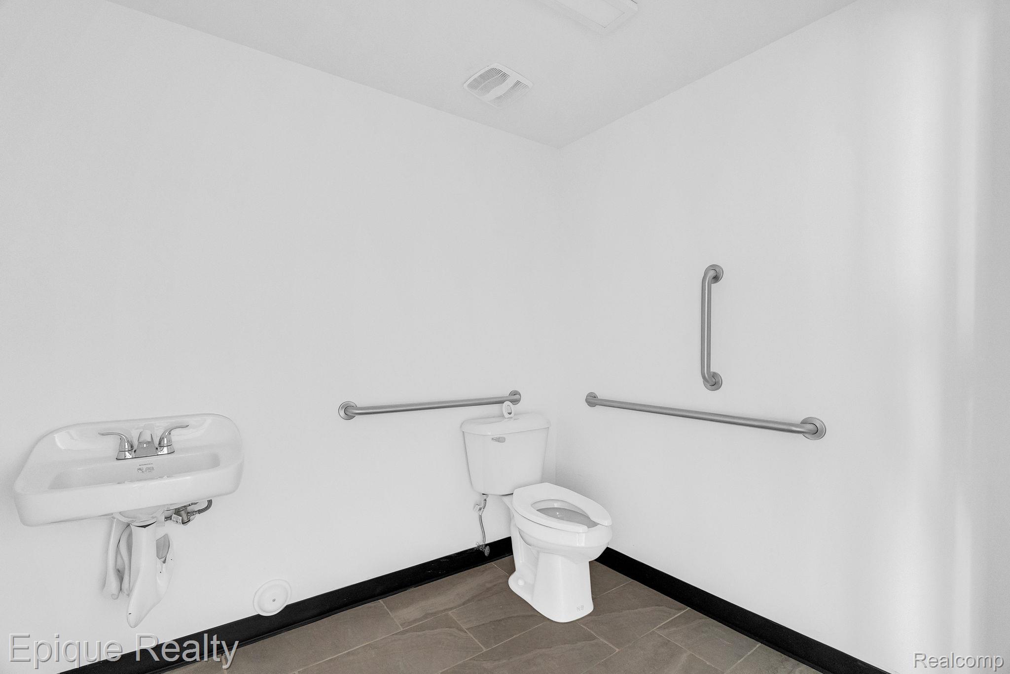 2701 Elizabeth Lake, Suite 400 Property Photo 16