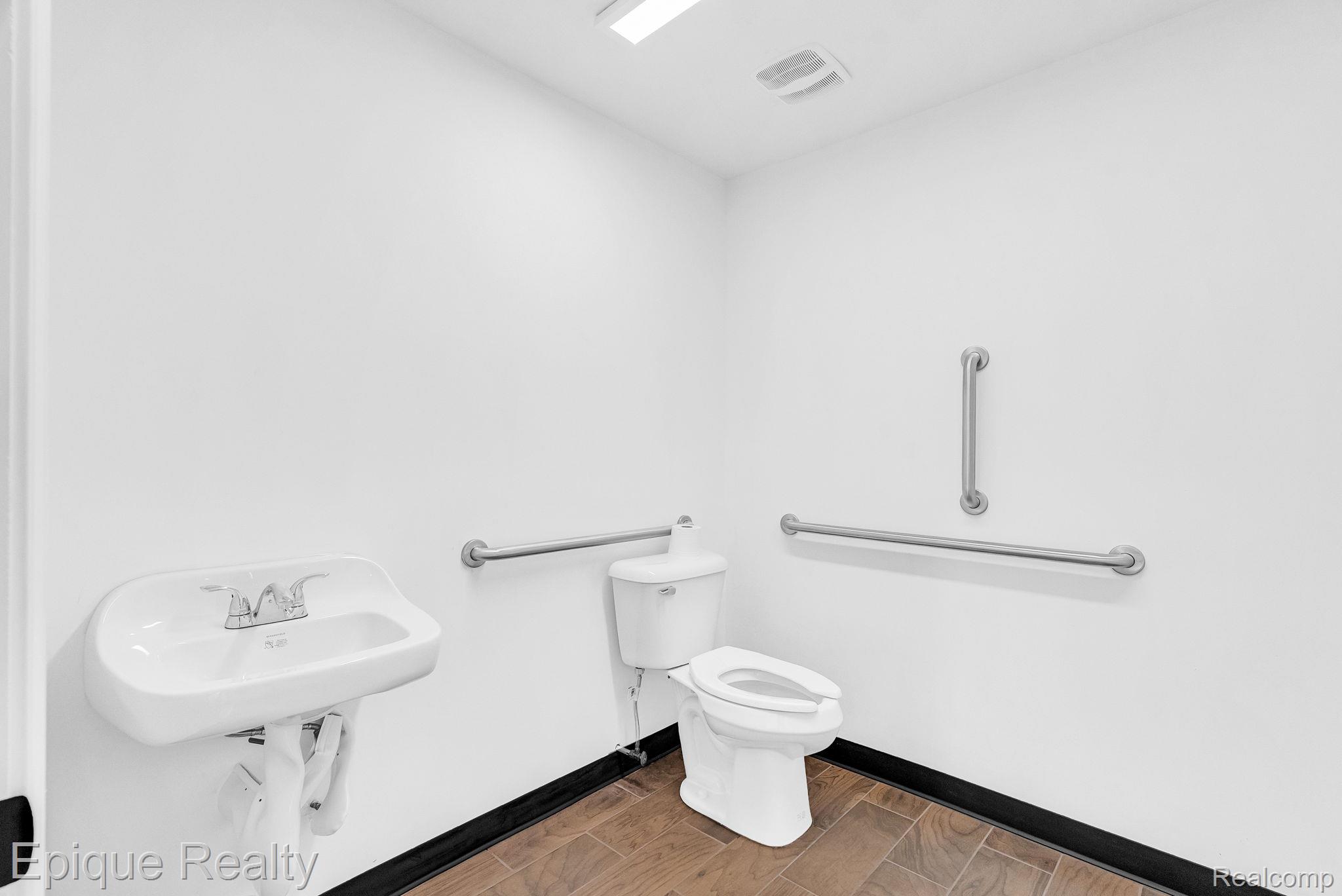 2701 Elizabeth Lake, Suite 300 Property Photo 5